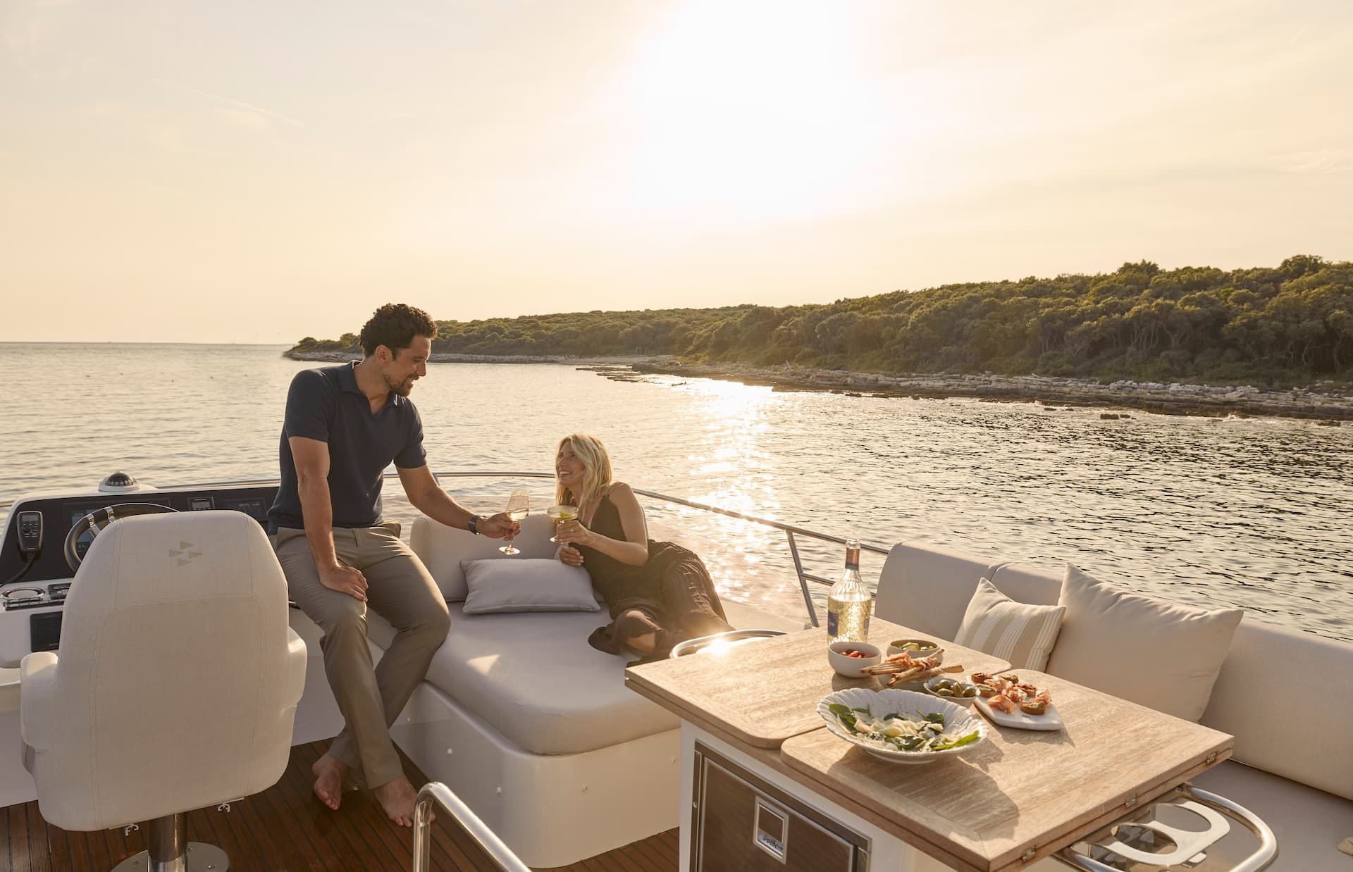 PRESTIGE F4.3- חדש - סטרים יאכטות 