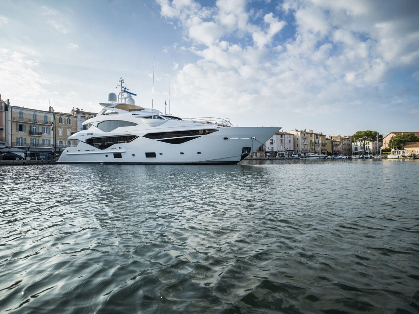 SUNSEEKER 131 YACHT - Stream Yachts