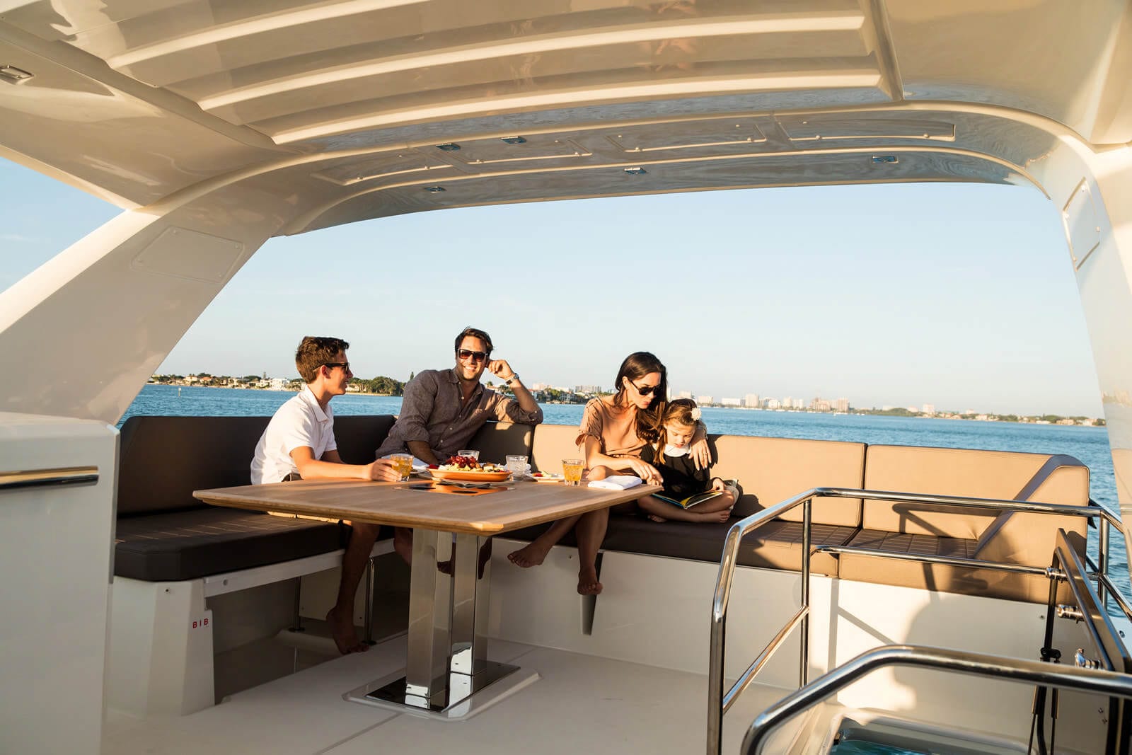 יאכטה PRESTIGE 630 Fly - Prestige 630F - Stream Yachts 