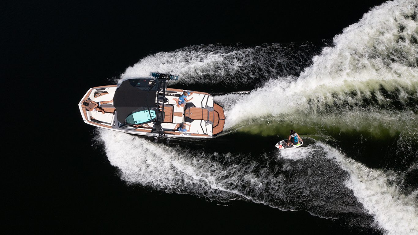 סירת ספורט וויקסרף וויקבורד וסקי NAUTIQUE GS22 - סטרים יאכטות 
