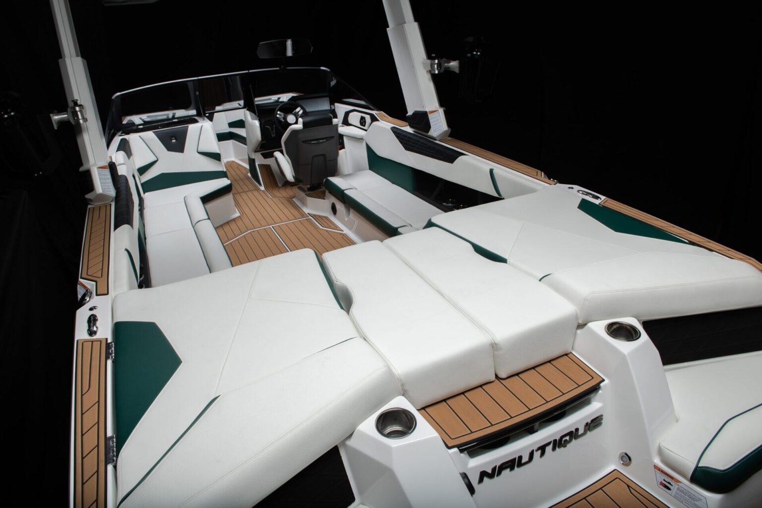 סירת וויקסרף/וויקבורד NAUTIQUE S25 - סטרים יאכטות 