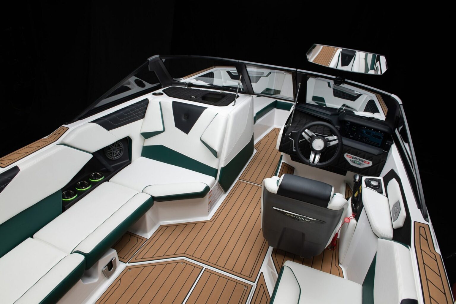 סירת וויקסרף/וויקבורד NAUTIQUE S25 - סטרים יאכטות 