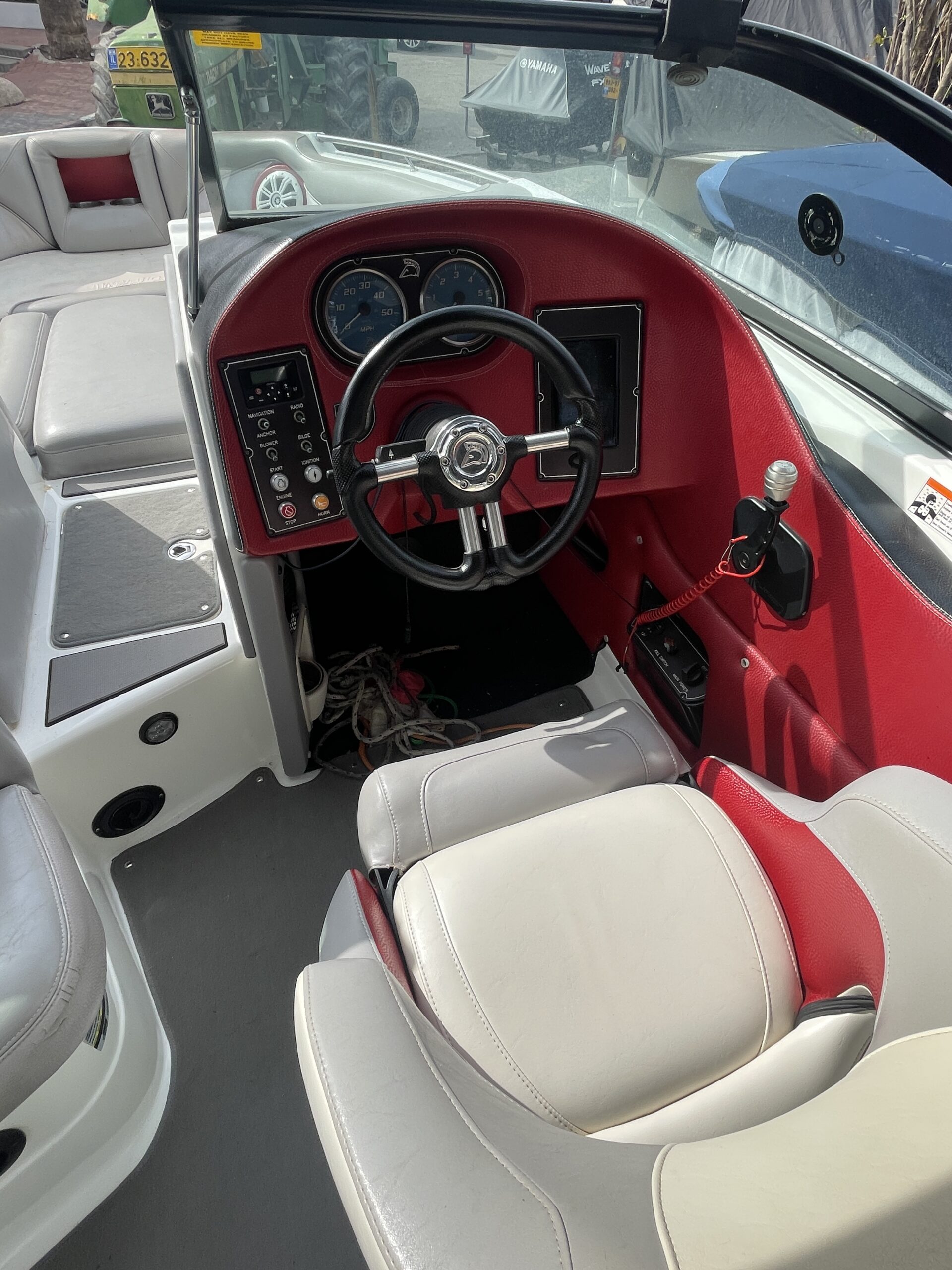 סירת ווייקסרף/ווייקבורד CENTURION ENZO 244 - סטרים יאכטות 