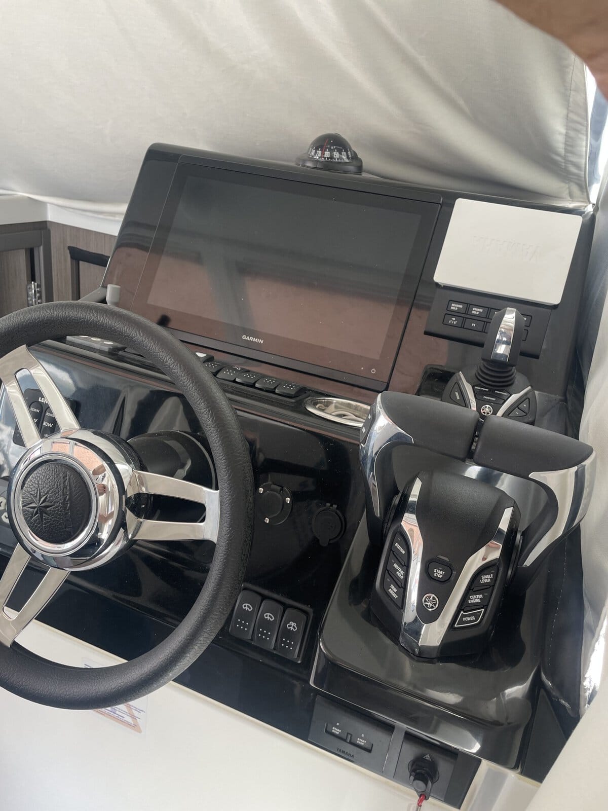 סירה יד שנייה כחדשה Jeanneau Merry Fisher 895 S2 2024 - סטרים יאכטות 