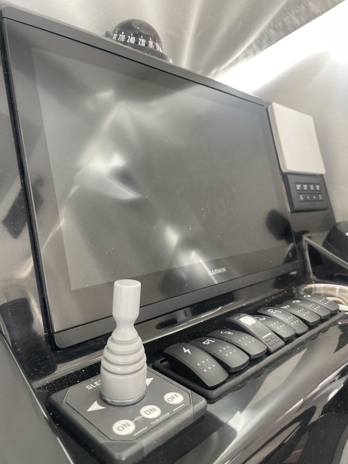 סירה יד שנייה כחדשה Jeanneau Merry Fisher 895 S2 2024 - סטרים יאכטות 