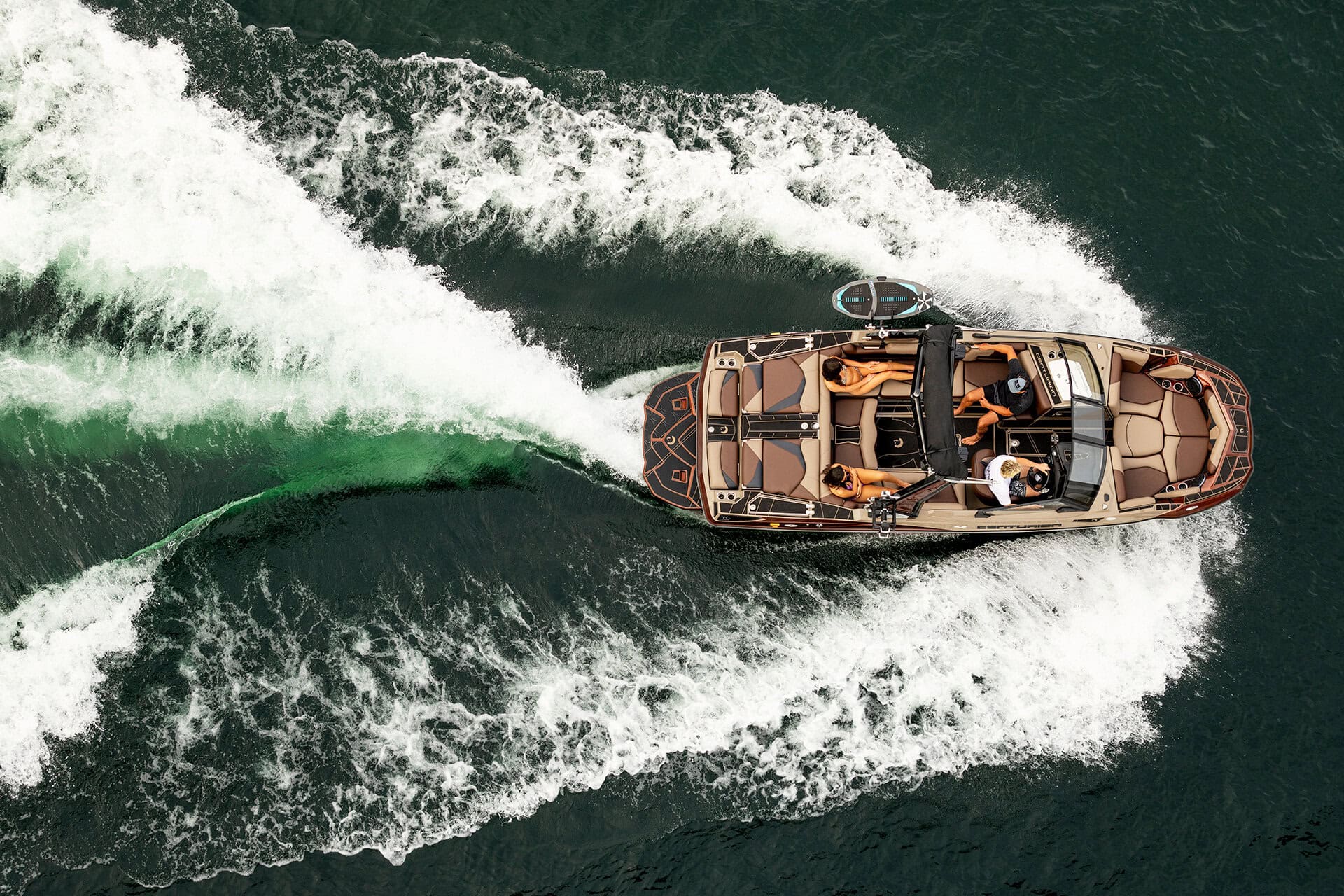 סירת ווייקסרף/ווייקבורד Centurion Fe22 חדש 2026 - סטרים יאכטות 