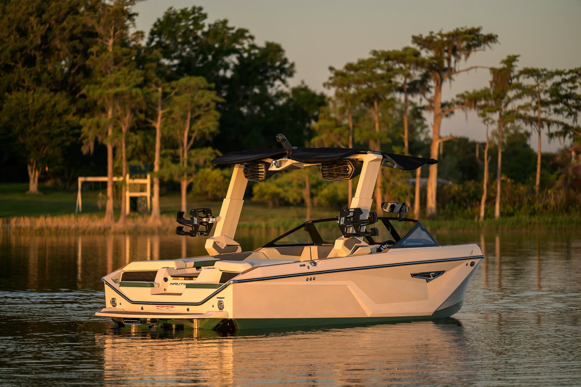 סירת וייקסרף/וייקבורד NAUTIQUE S23 2026 - סטרים יאכטות 