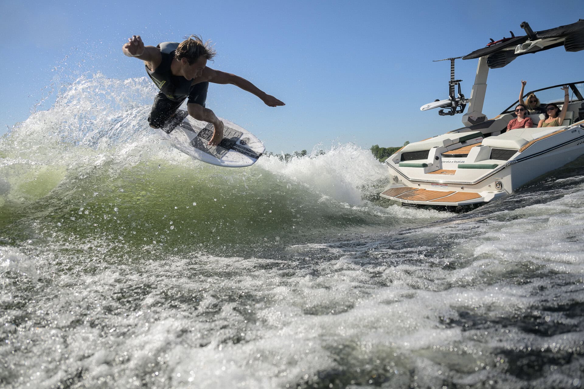 סירת וייקסרף/וייקבורד NAUTIQUE S23 2026 - סטרים יאכטות 