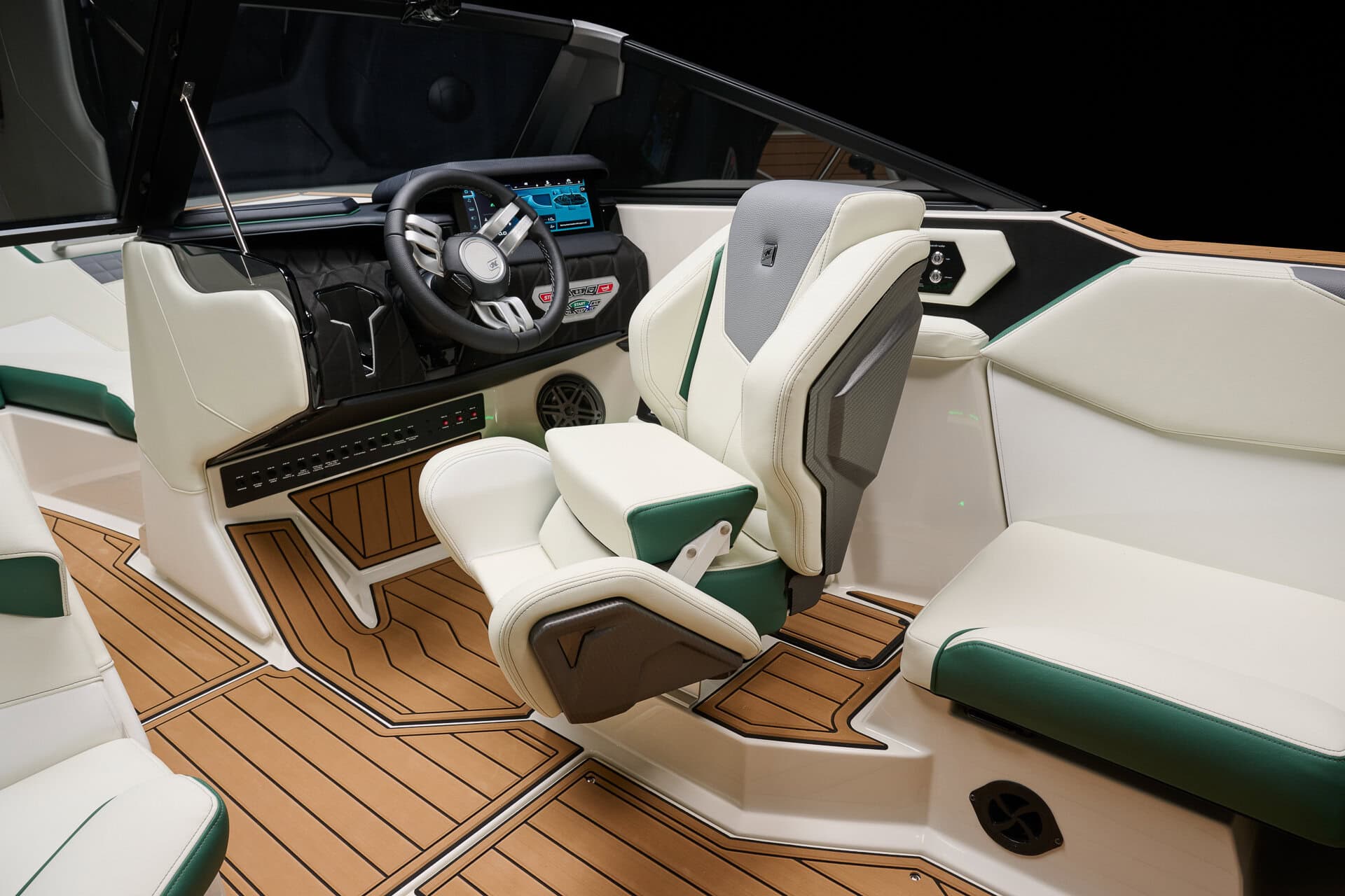 סירת וייקסרף/וייקבורד NAUTIQUE S23 2026 - סטרים יאכטות 