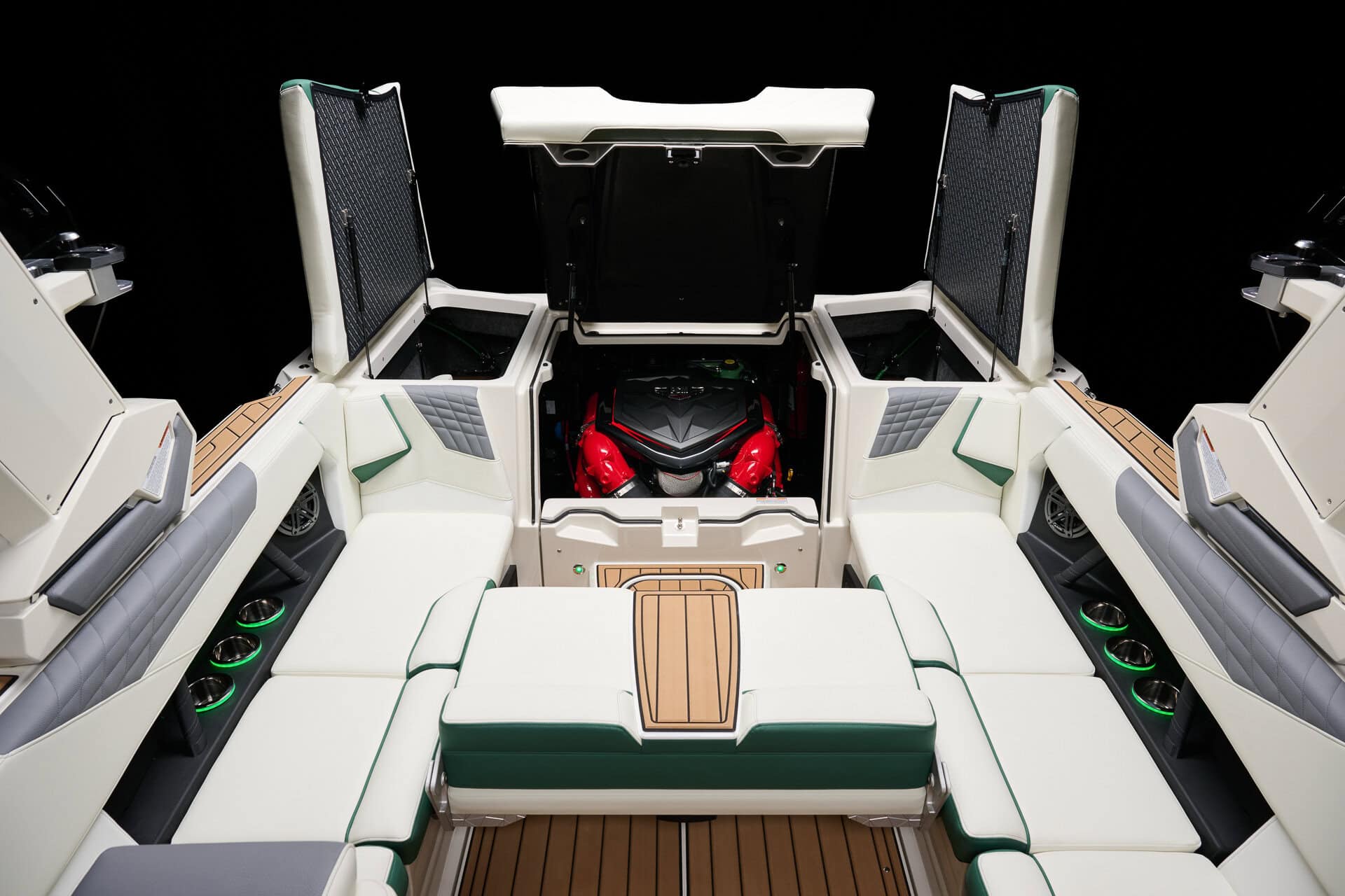 סירת וייקסרף/וייקבורד NAUTIQUE S23 2026 - סטרים יאכטות 