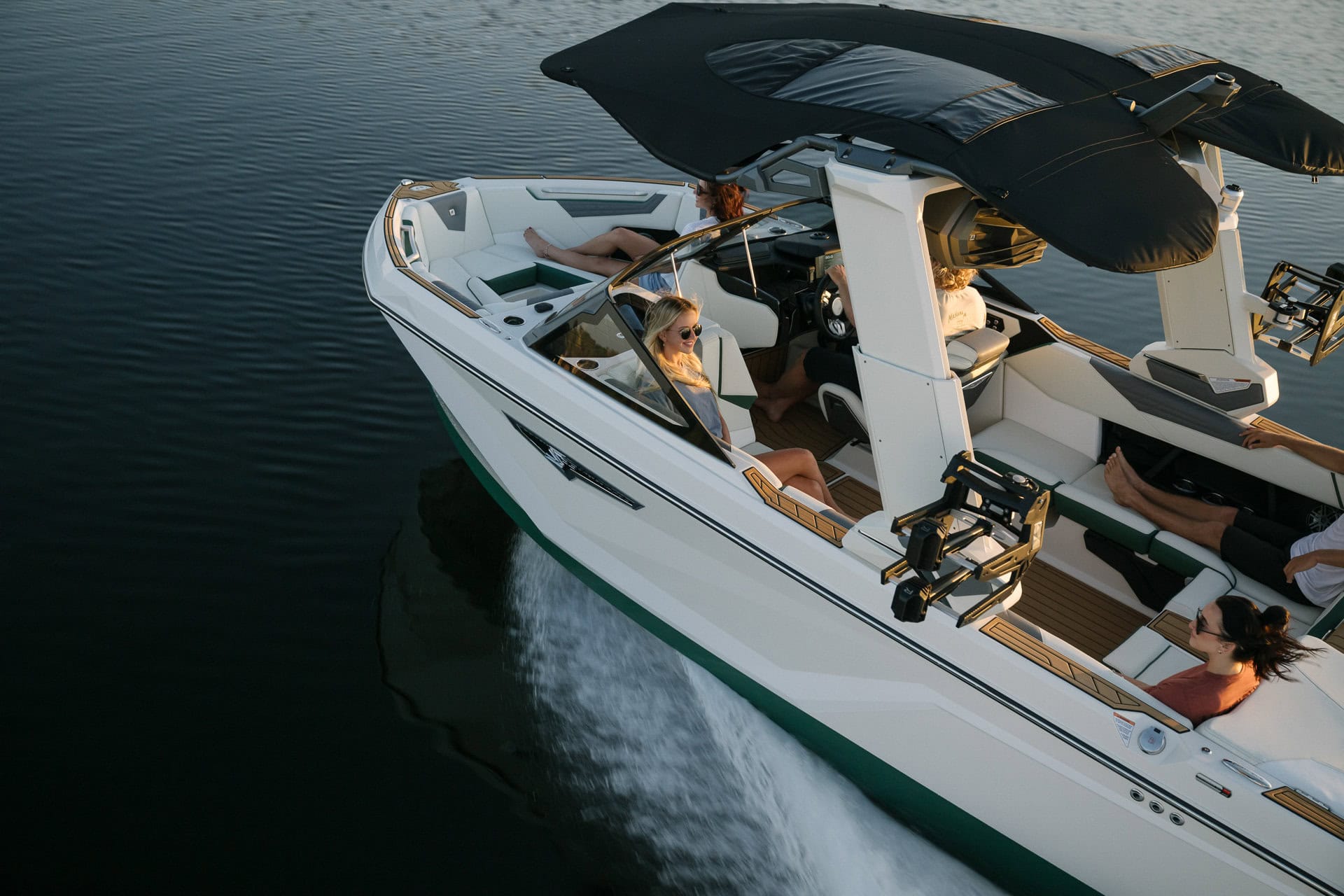 סירת וייקסרף/וייקבורד NAUTIQUE S23 2026 - סטרים יאכטות 