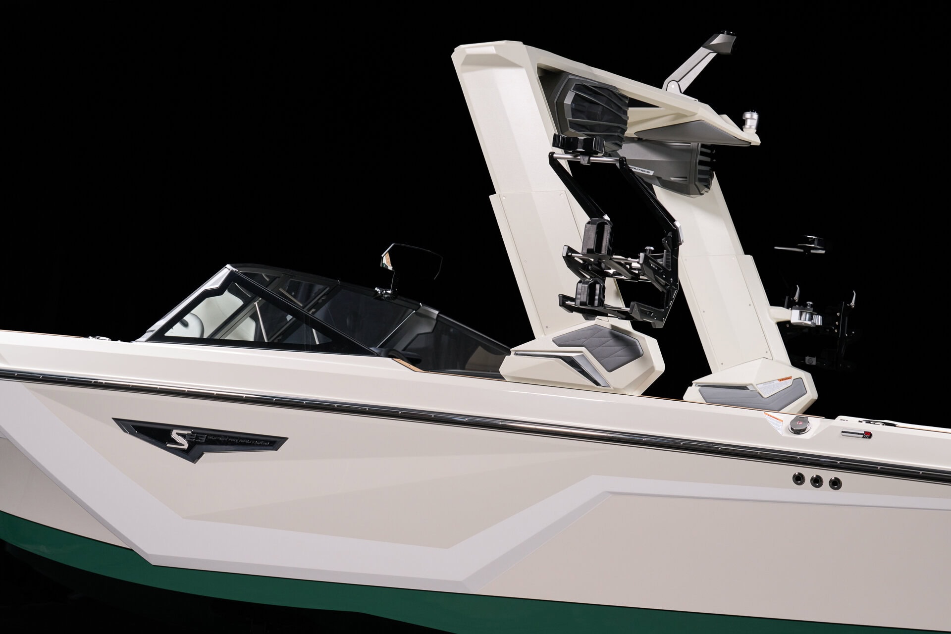 סירת וייקסרף/וייקבורד NAUTIQUE S23 2026 - סטרים יאכטות 