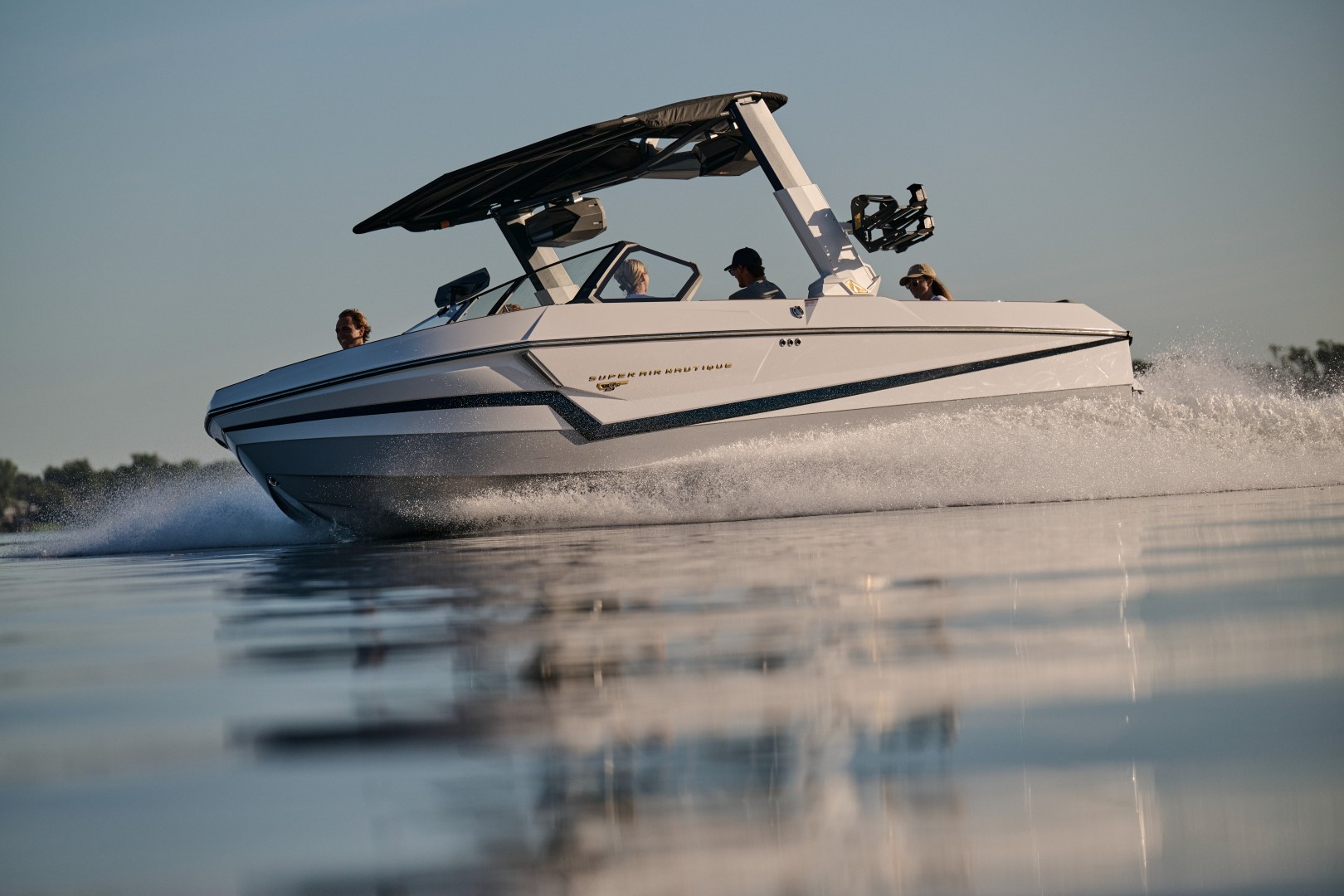 סירת וייקסרף/וייקבורד NAUTIQUE S25 2027 - סטרים יאכטות 