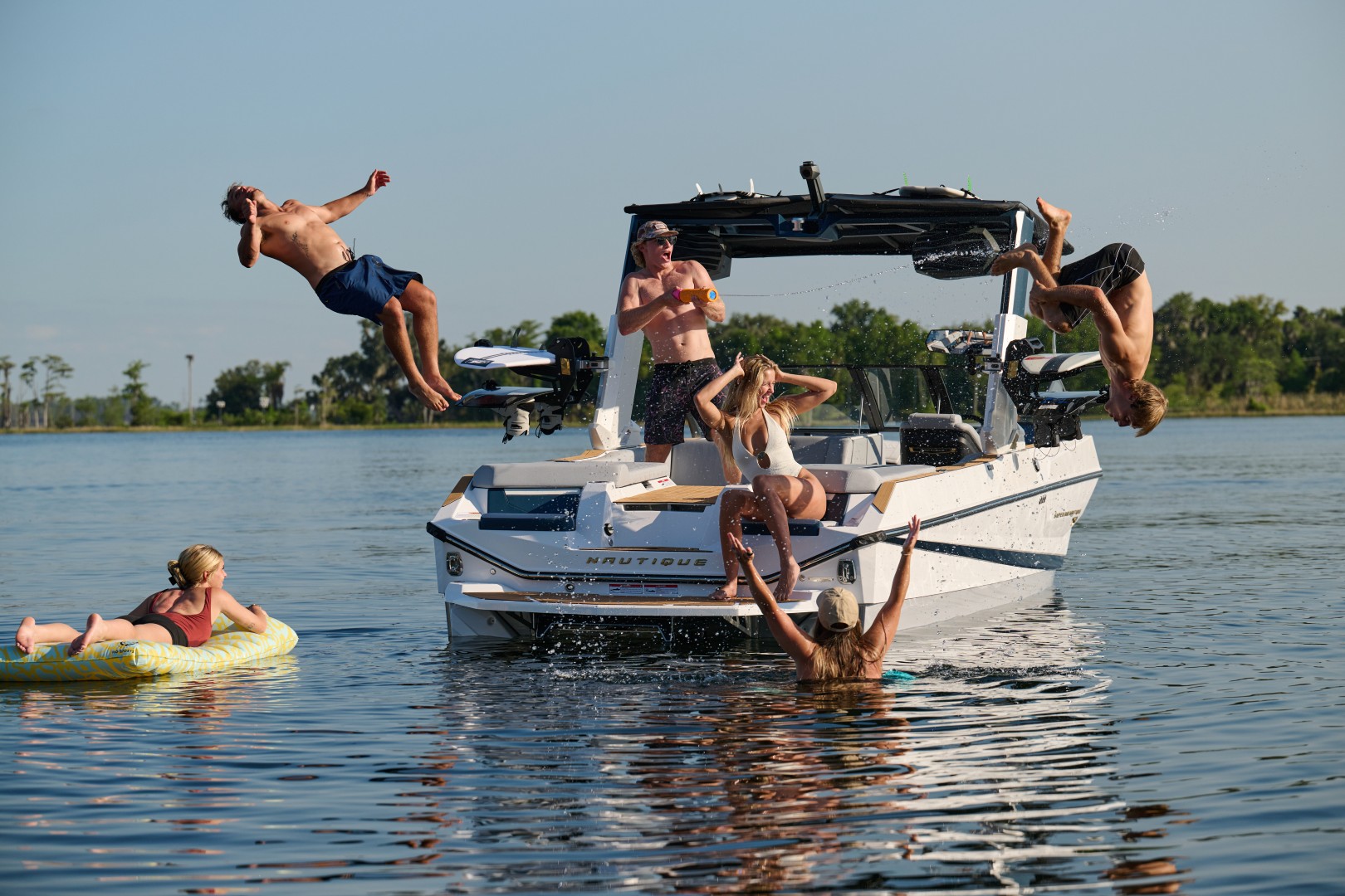 סירת וייקסרף/וייקבורד NAUTIQUE S25 2027 - סטרים יאכטות 