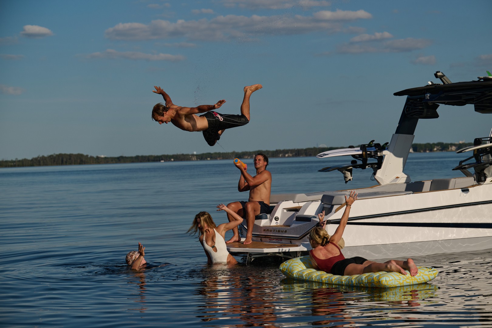 סירת וייקסרף/וייקבורד NAUTIQUE S25 2027 - סטרים יאכטות 