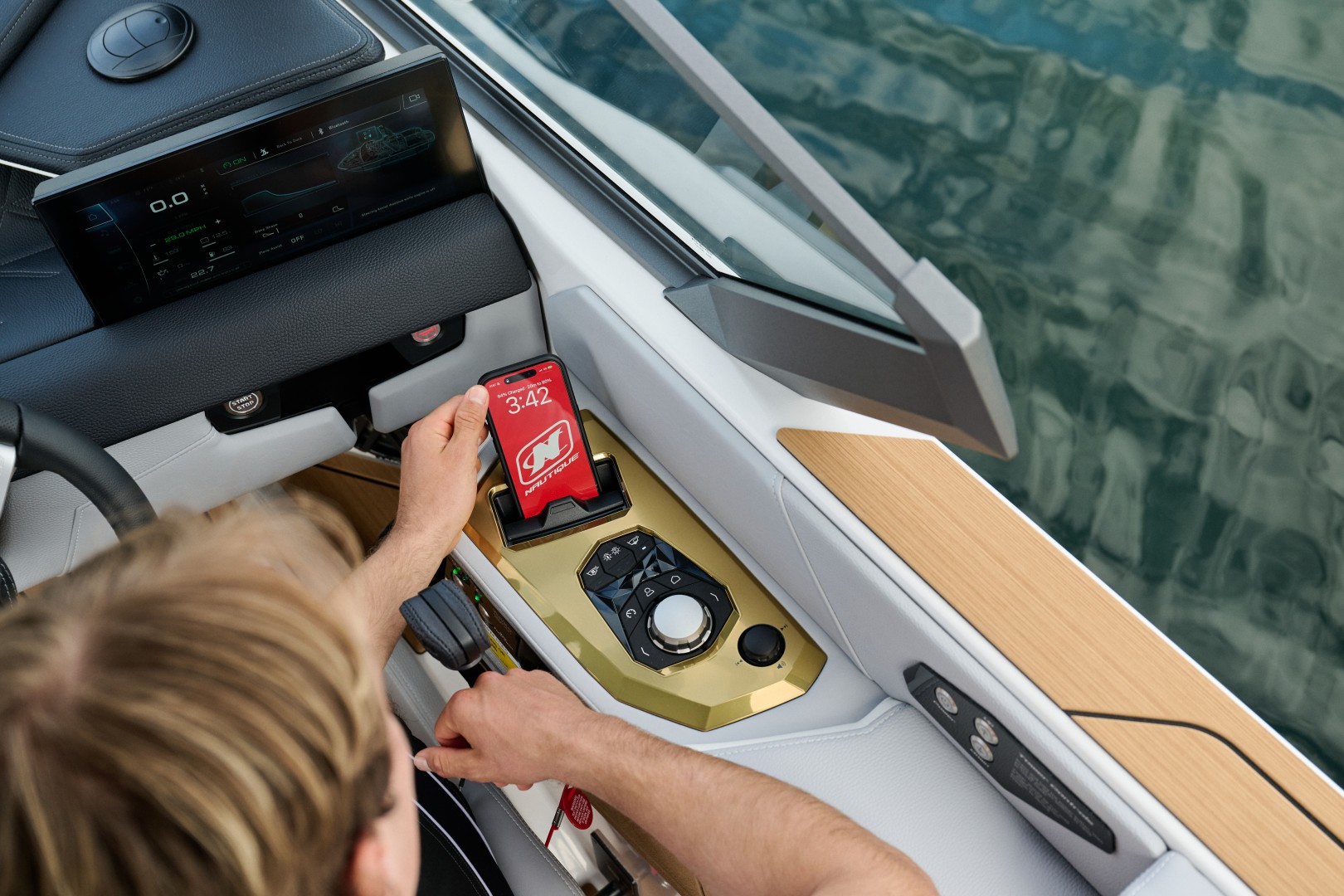 סירת וייקסרף/וייקבורד NAUTIQUE S25 2027 - סטרים יאכטות 