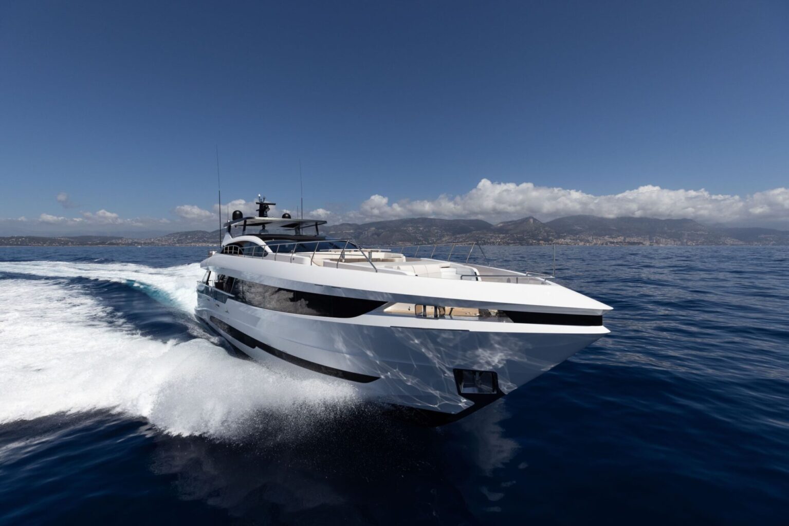 MANGUSTA GranSport 33 - Stream Yachts 