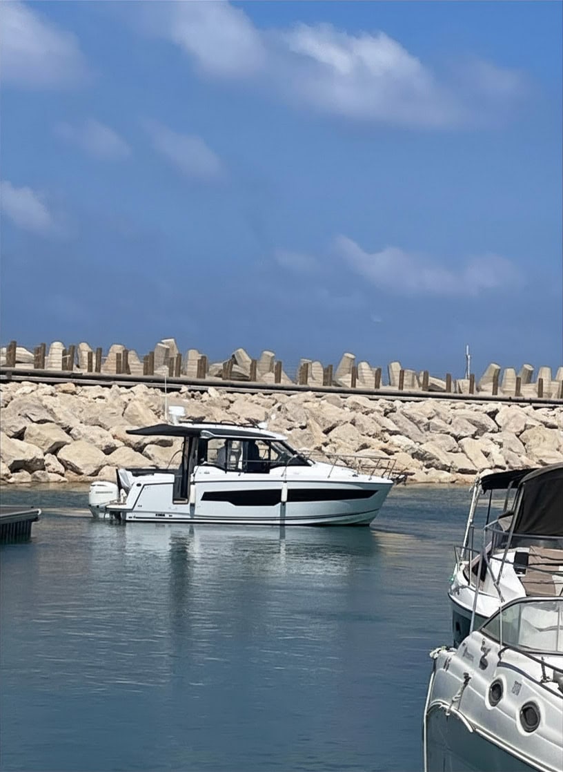 סירה יד שנייה כחדשה Jeanneau Merry Fisher 895 S2 2024 - סטרים יאכטות 