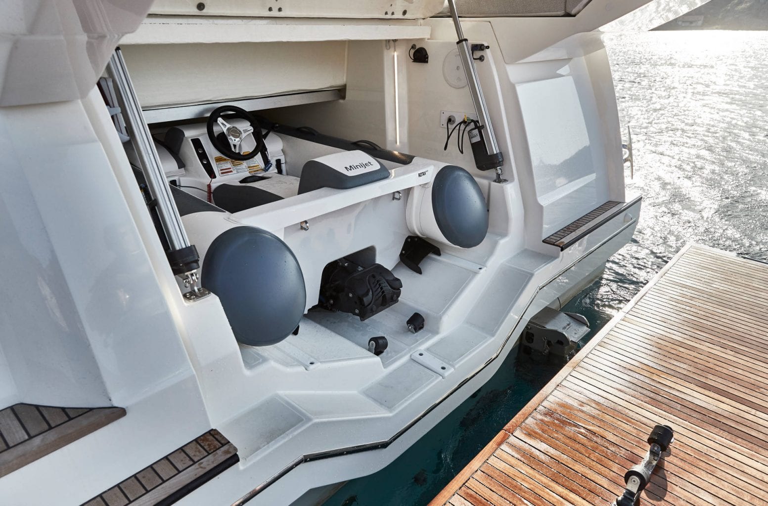 PRESTIGE 590S - Stream Yachts 