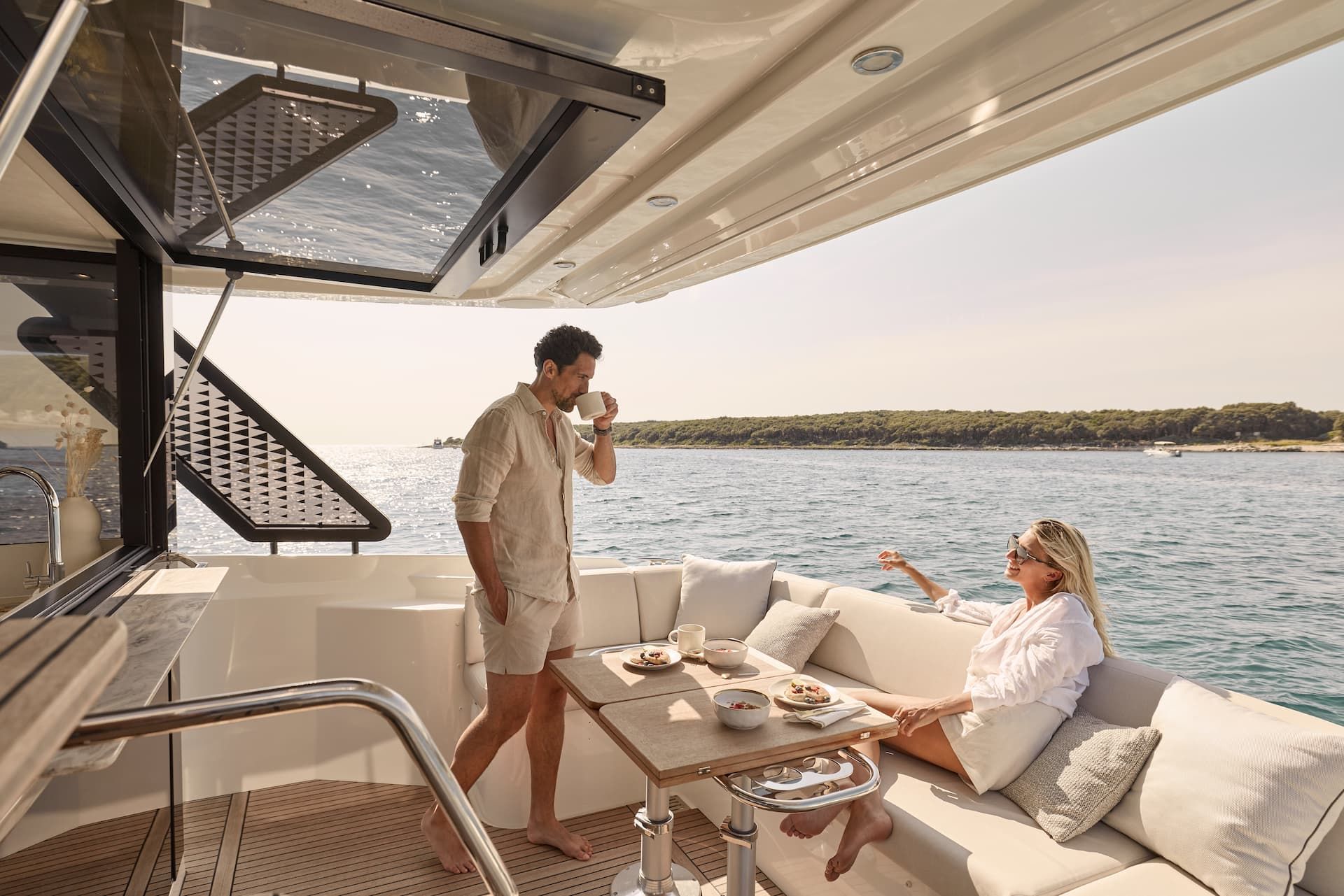 PRESTIGE F4.3- חדש - סטרים יאכטות 