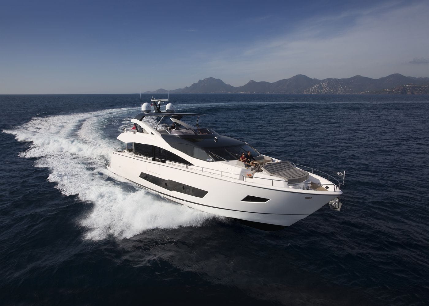 יאכטה Sunseeker Yacht 86 - סטרים יאכטות 