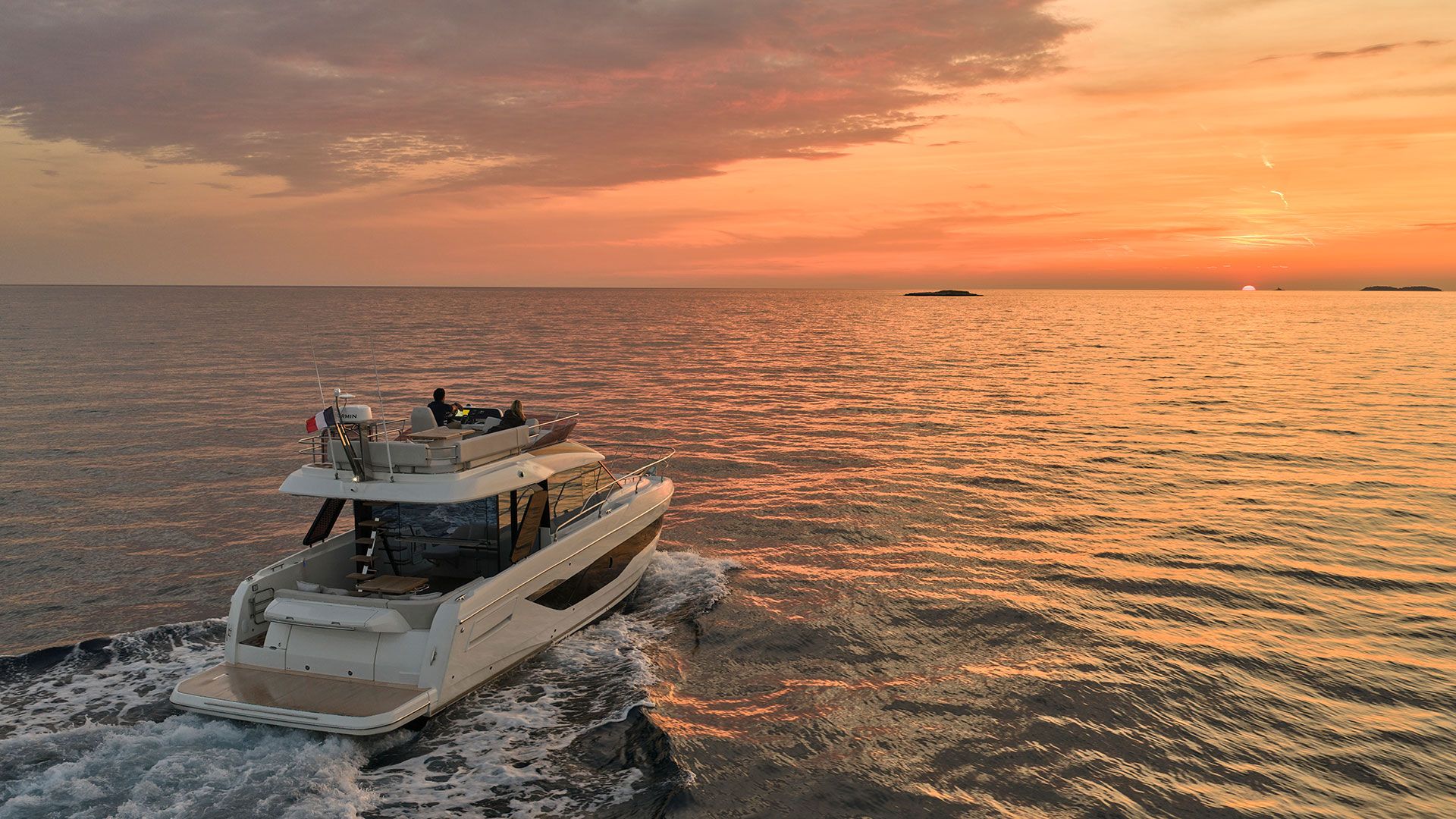 PRESTIGE F4.3- חדש - סטרים יאכטות 