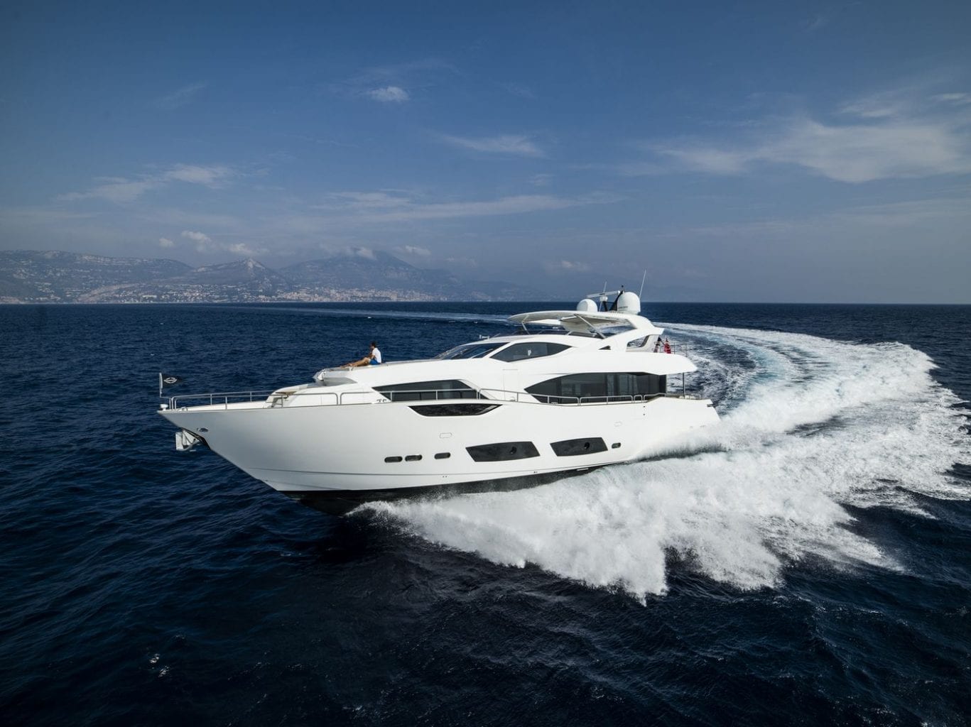 יאכטה Sunseeker Yacht 95 - סטרים יאכטות 