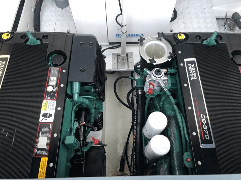 ספינה מנועית BAIA ONE 2012 - סטרים יאכטות 