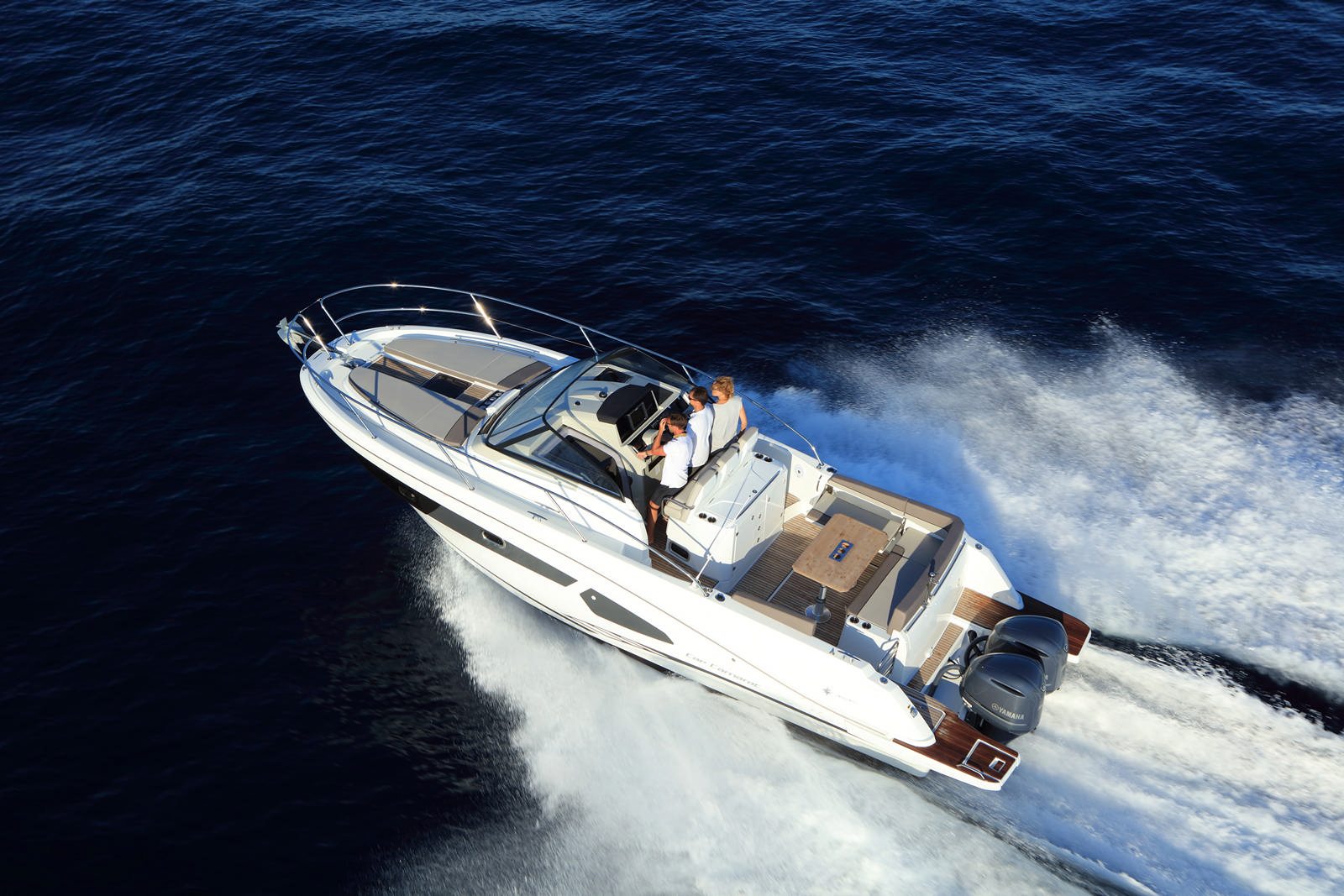 סירת מנוע JEANNEAU CAP CAMARAT 10.5WA - סירת מנוע JEANNEAU CAP CAMARAT 10.5WA - סטרים יאכטות