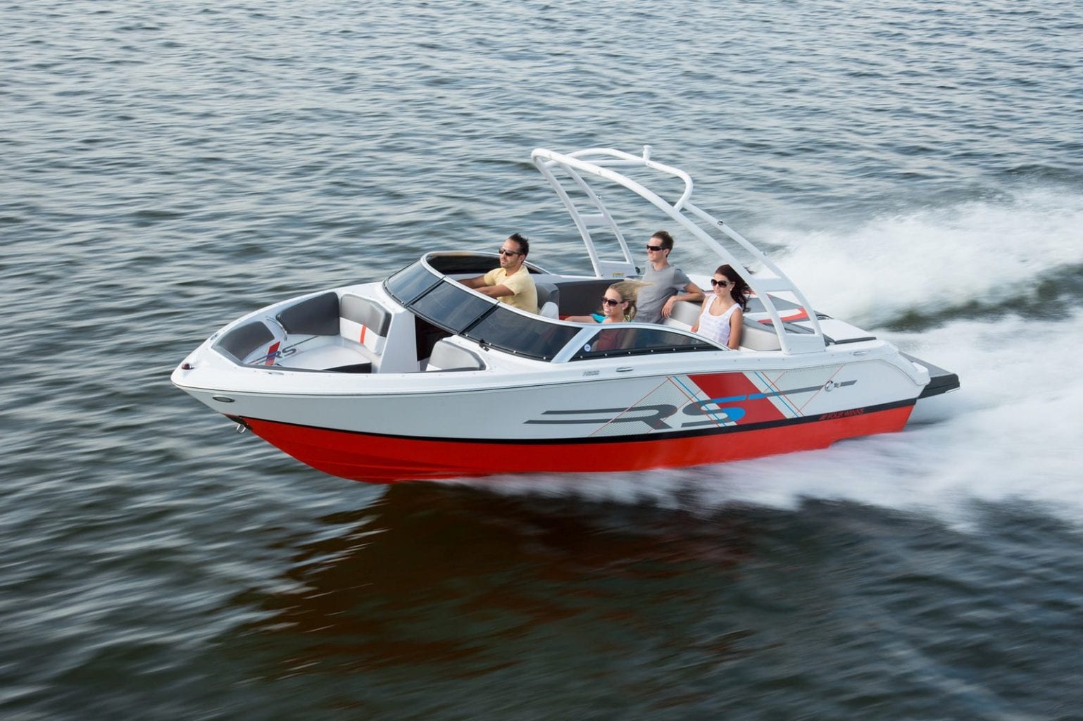 סירת מנוע דגם Four Winns 200- סטרים יאכטות - סירת מנוע דגם Four Winns 200 - סטרים יאכטות