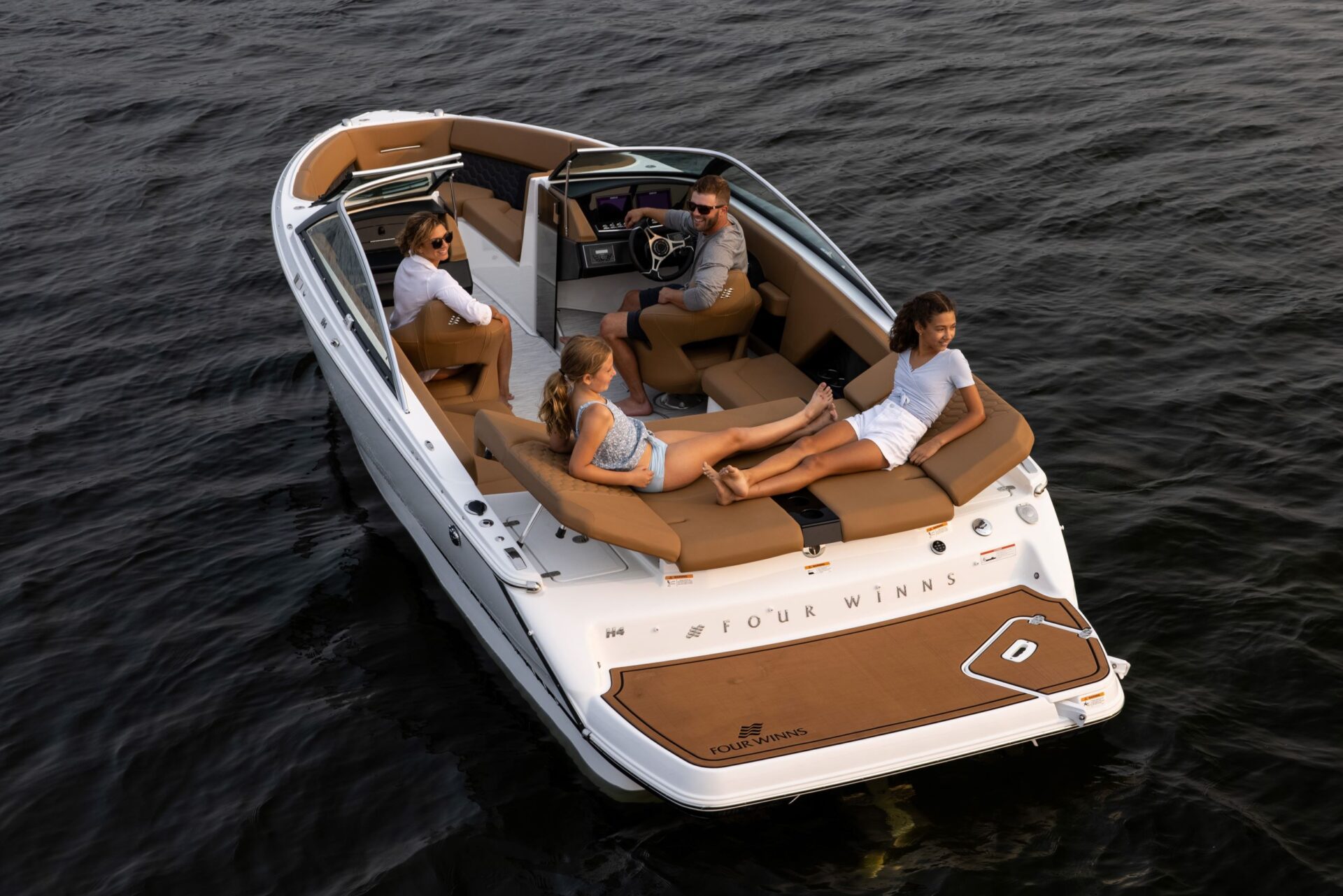 FOUR WINNS H4 - Stream Yachts 