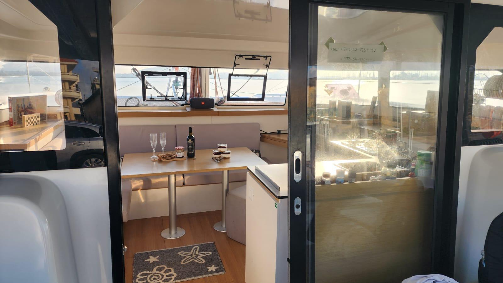 קטמרן יד שנייה Excess 11 שנת 2022 - סטרים יאכטות 