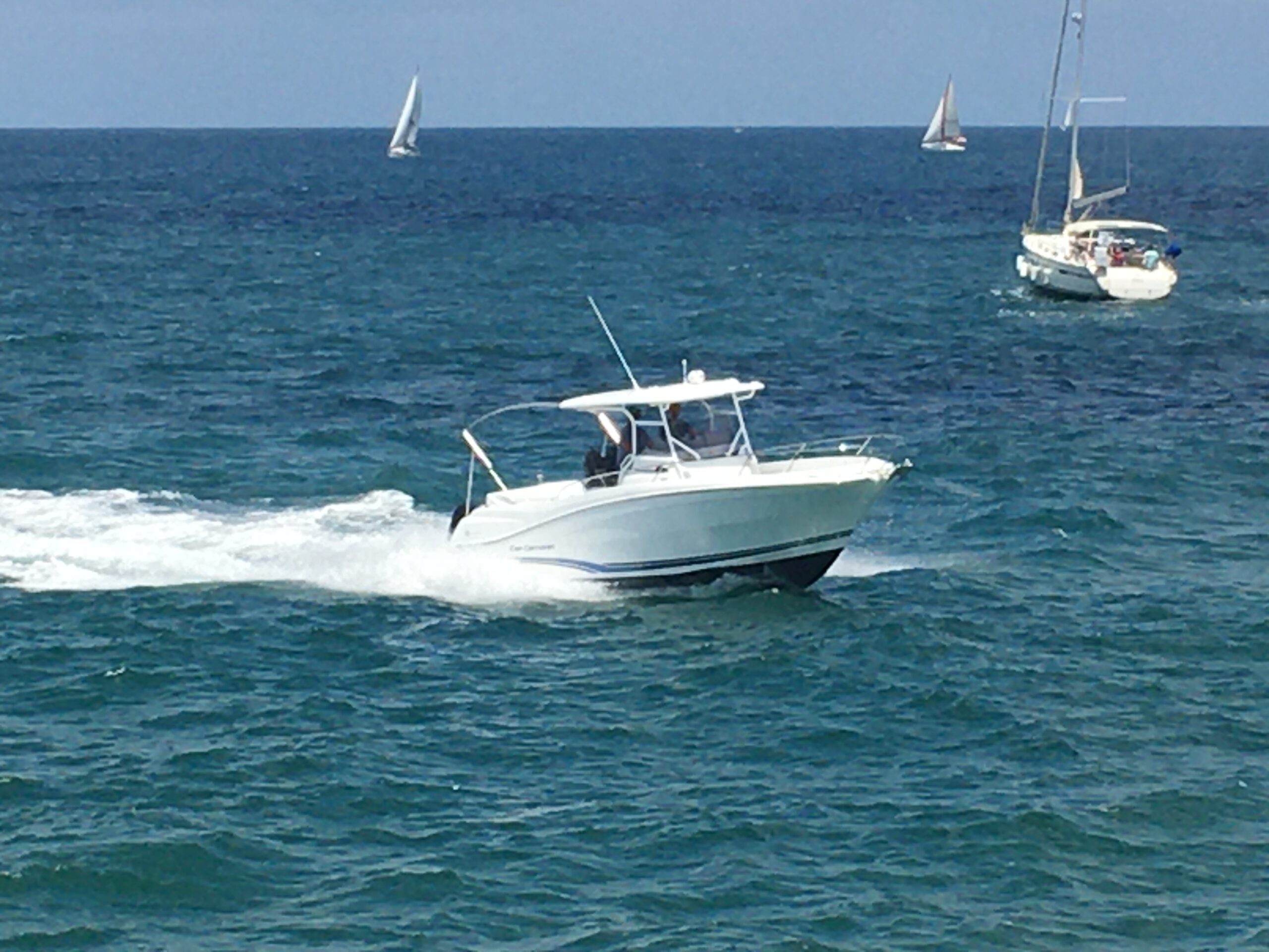 סירת דייג, עוצמה ב' Jeanneau Cap Camarat 9CC שנת 2021 - סטרים יאכטות 