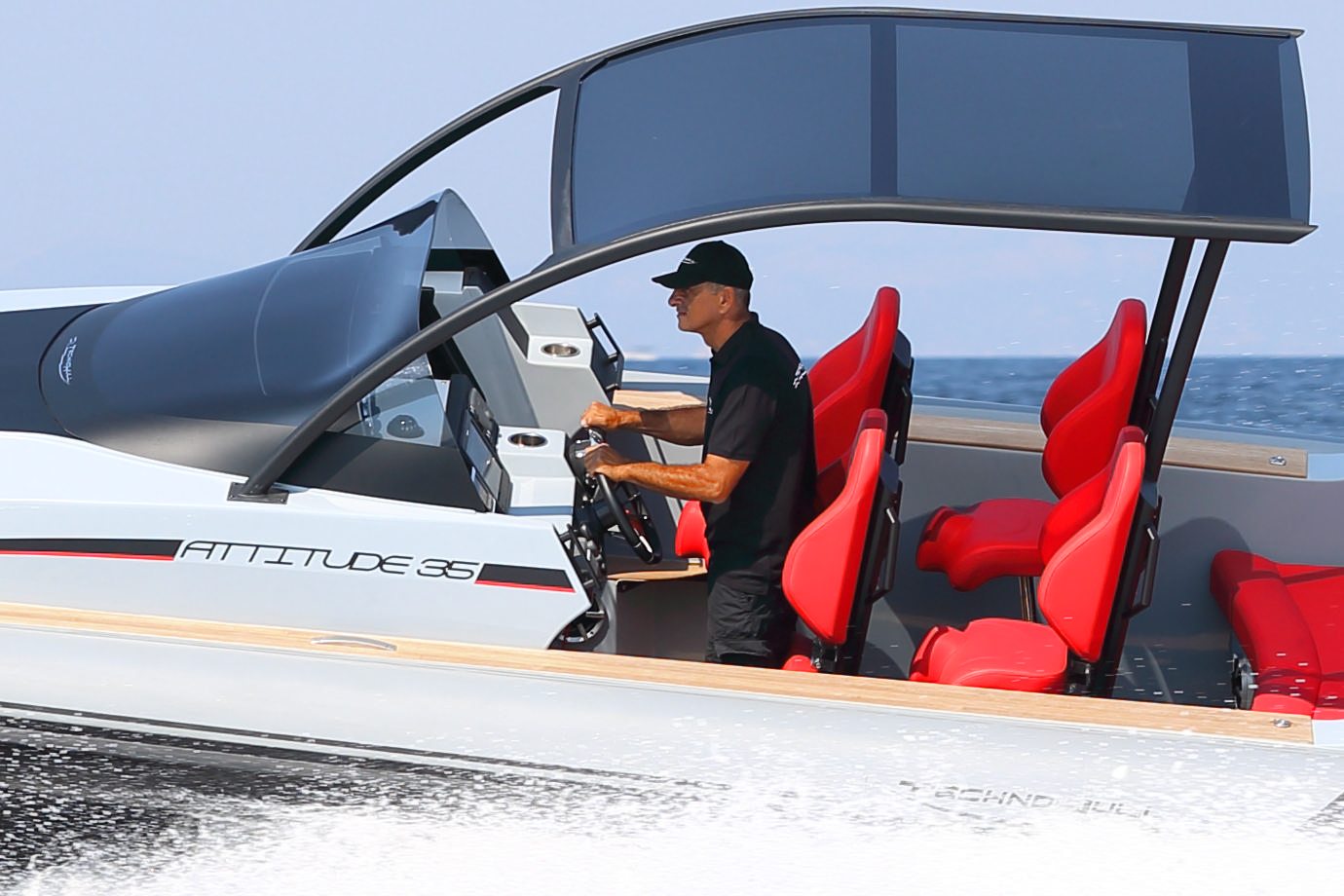 סירה חצי קשיחה TECHNOHULL ATTITUDE 35 - סטרים יאכטות - TECHNOHULL ATTITUDE 35 - Stream Yachts 