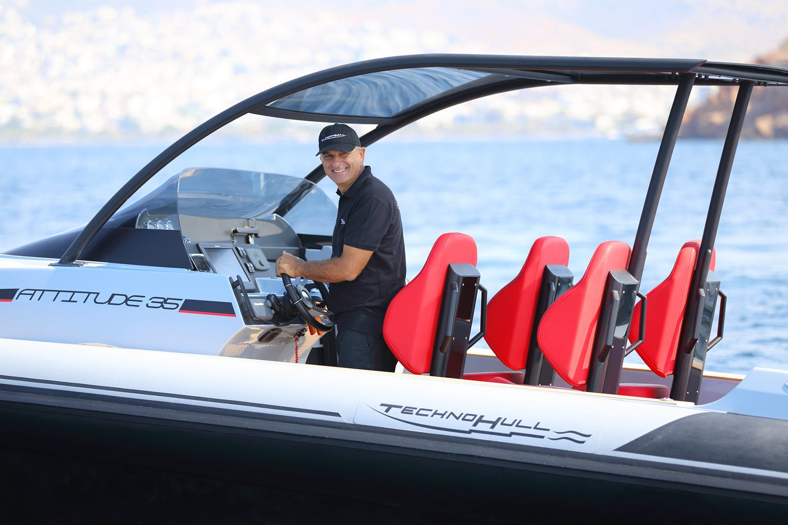 סירה חצי קשיחה TECHNOHULL ATTITUDE 35 - סטרים יאכטות - TECHNOHULL ATTITUDE 35 - Stream Yachts 