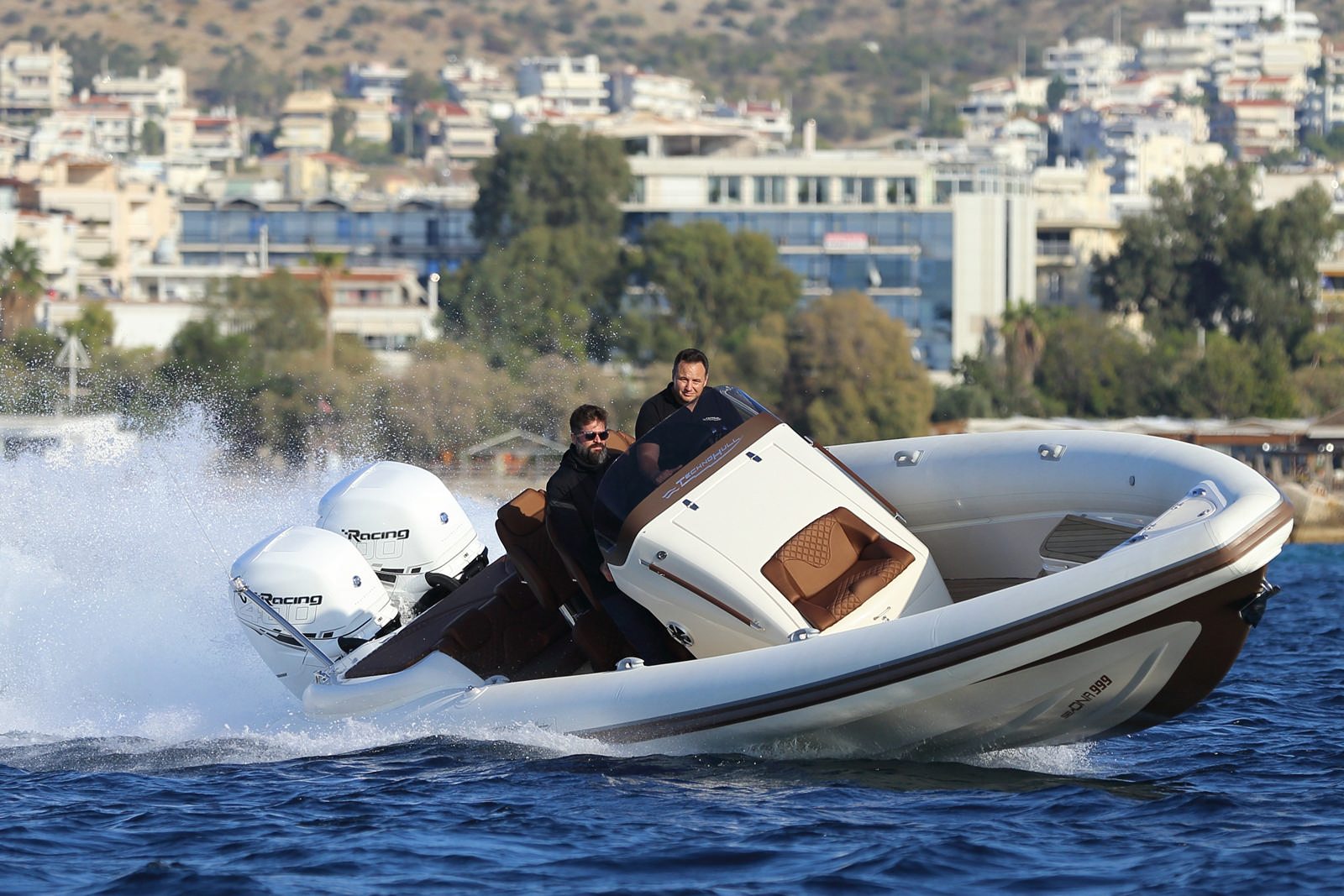 סירת ספורט GLASTRON GTD 205 - TECHNOHULL seaDNA999G5 - Stream Yachts 