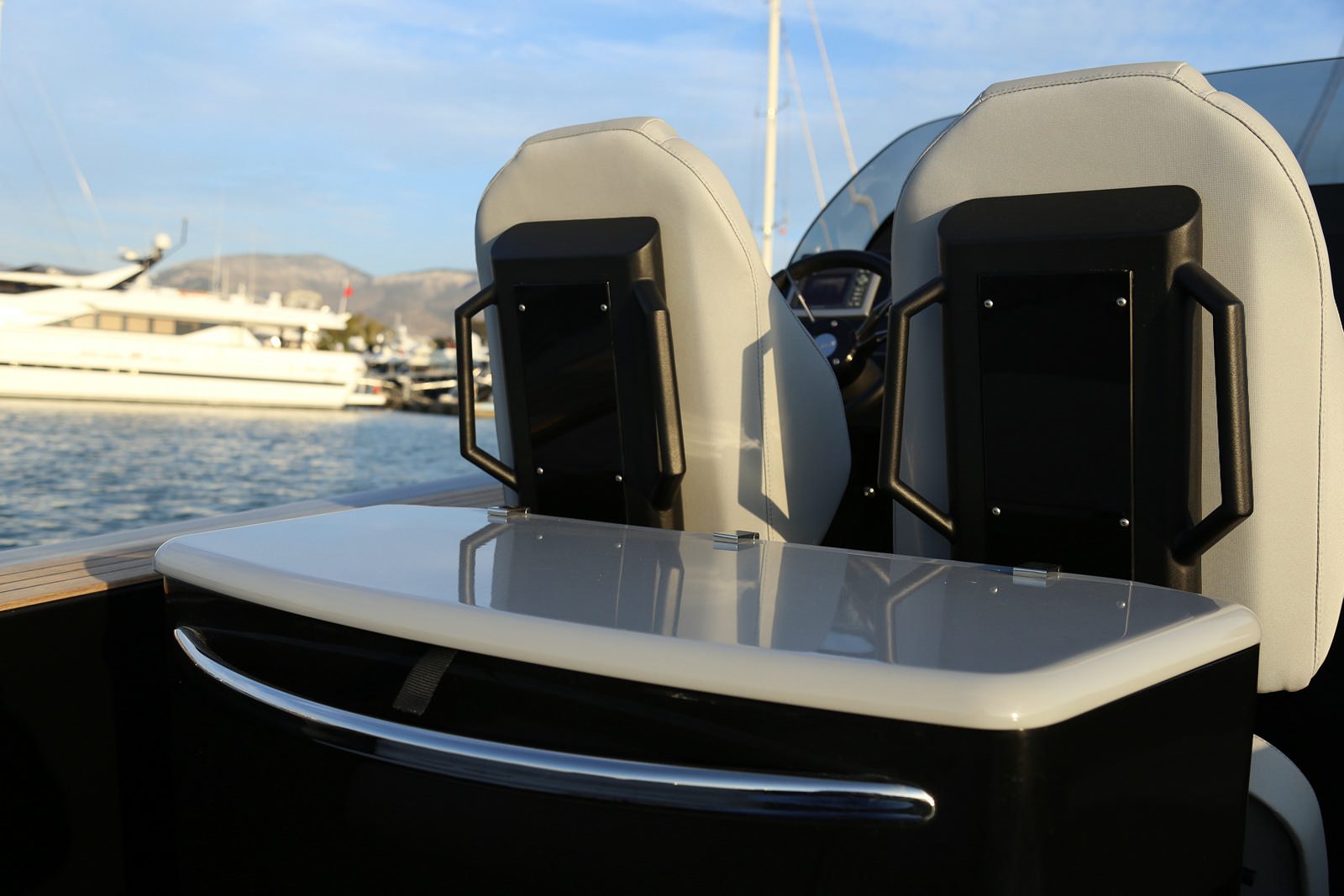 סירה חצי קשיחה TECHNOHULL ATTITUDE 35 - סטרים יאכטות - TECHNOHULL ATTITUDE 35 - Stream Yachts 