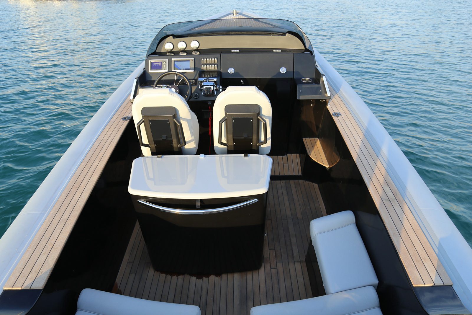 סירה חצי קשיחה TECHNOHULL ATTITUDE 35 - סטרים יאכטות - TECHNOHULL ATTITUDE 35 - Stream Yachts 