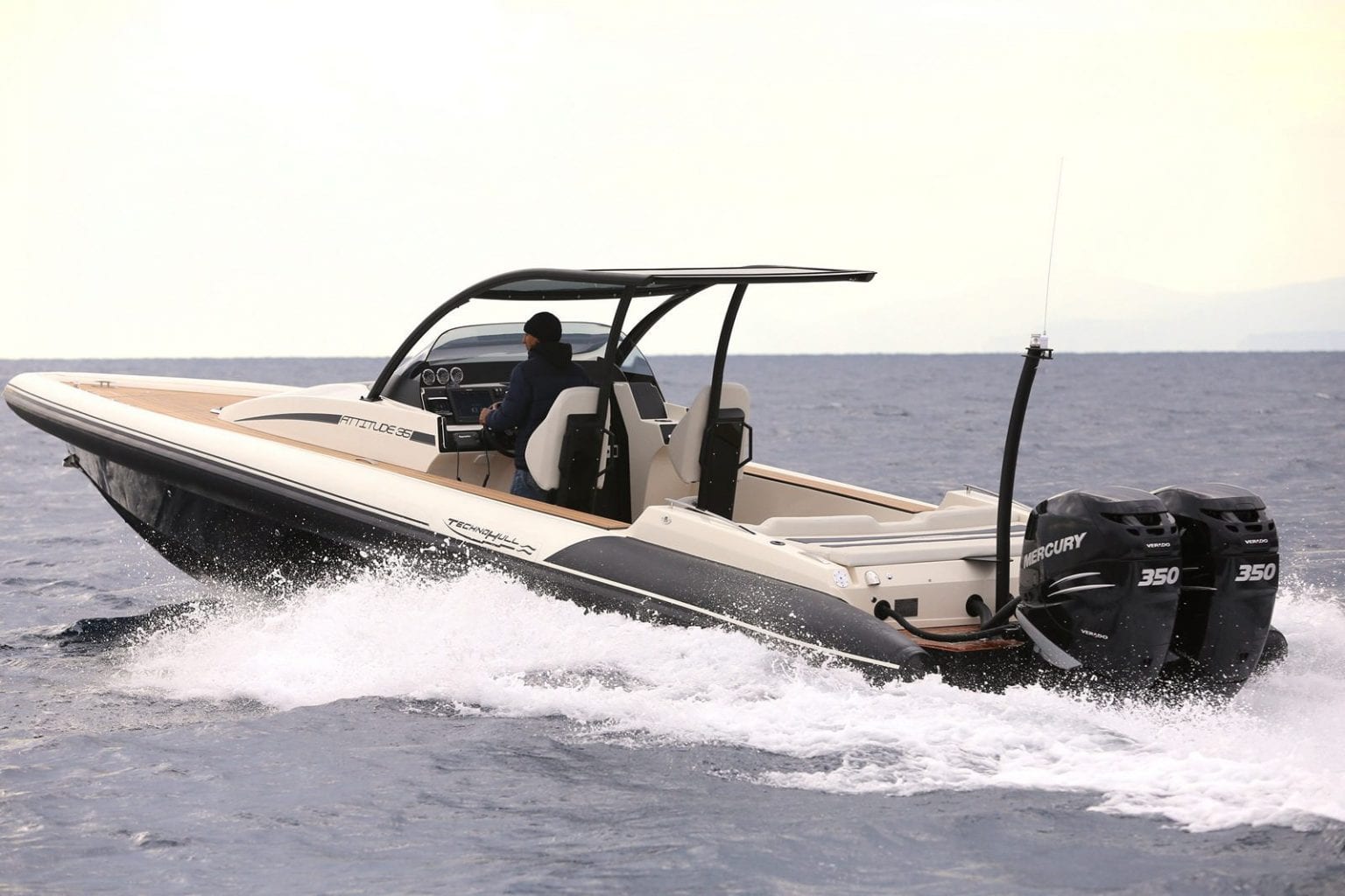 סירה חצי קשיחה TECHNOHULL ATTITUDE 35 - סטרים יאכטות - TECHNOHULL ATTITUDE 35 - Stream Yachts 