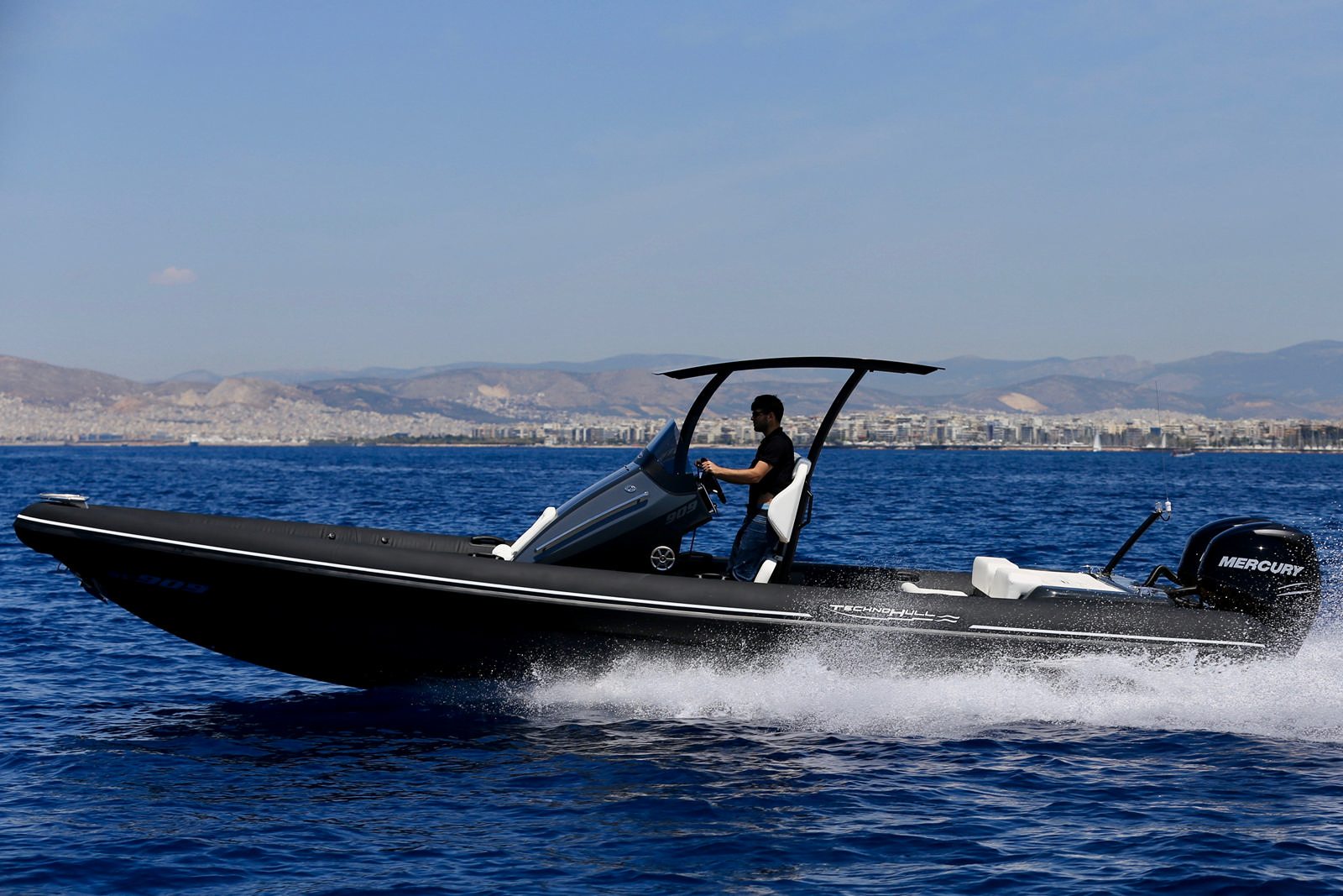 סירה חצי קשיחה TECHNOHULL SV909 - TECHNOHULL SV909 - Stream Yachts 