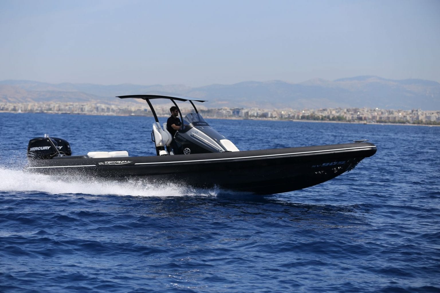 Technohull T909 - Stream Yachts 