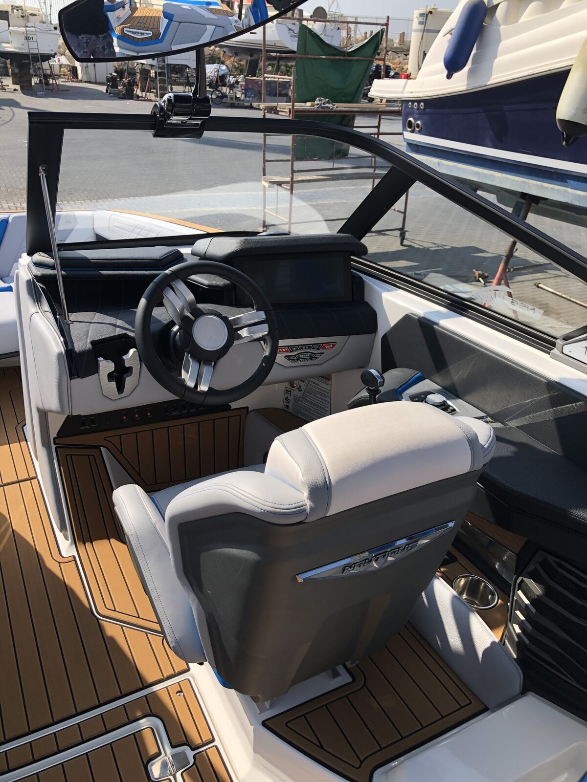 סירת וייקסרף 2021 Nautique G23 - סטרים יאכטות 