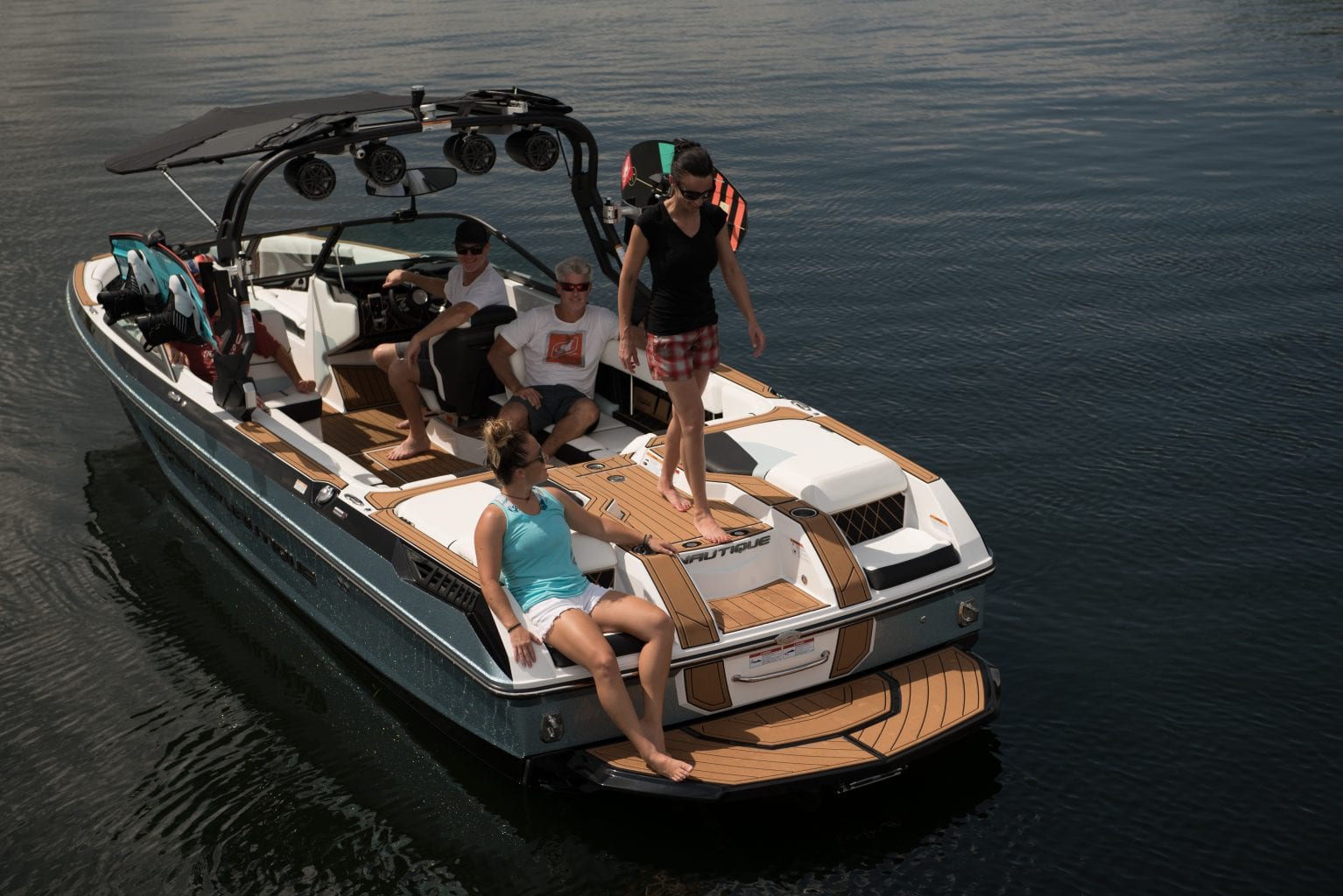 סירת ספורט וויקסרף וויקבורד וסקי NAUTIQUE GS24 - סירת ספורט וויקסרף וויקבורד וסקי NAUTIQUE GS24 - סטרים יאכטות