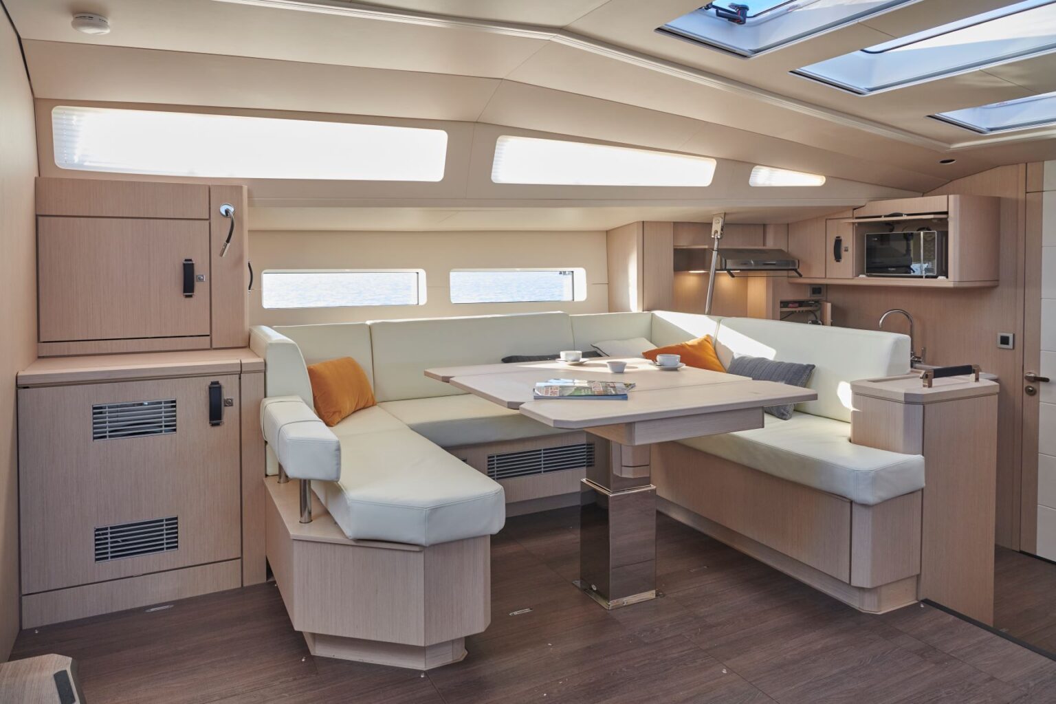 JEANNEAU YACHTS 60 - Stream Yachts 