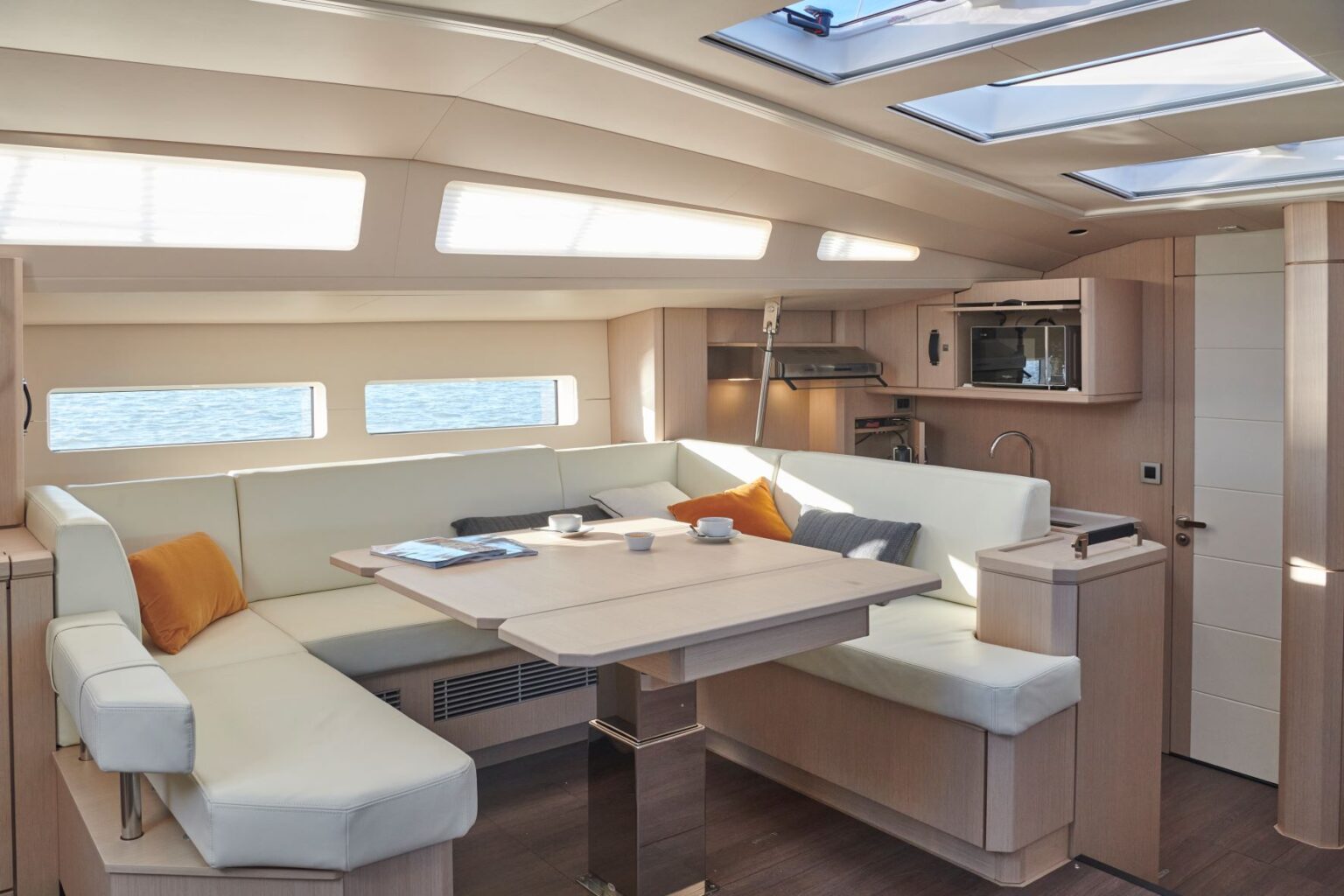 JEANNEAU YACHTS 60 - Stream Yachts 