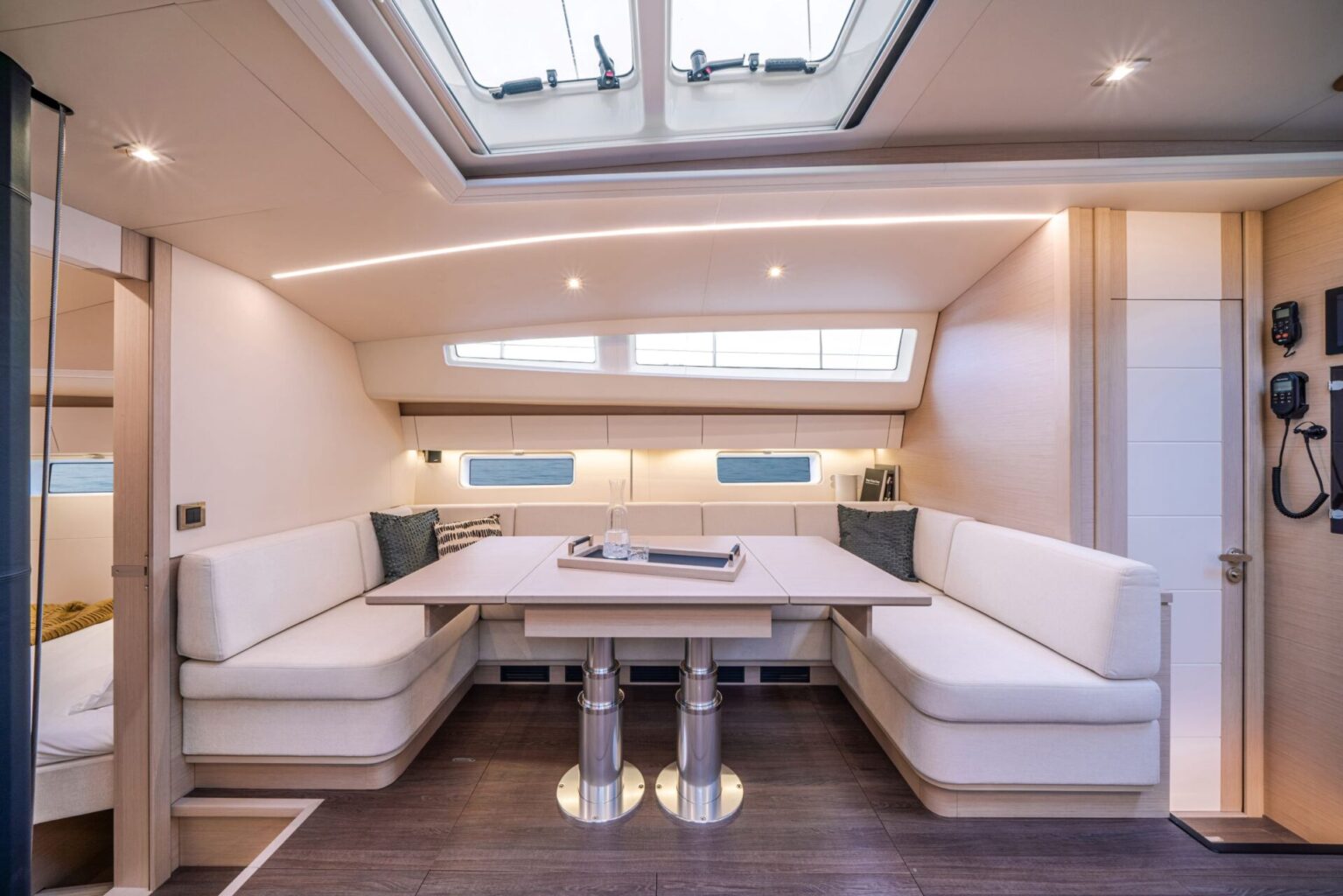 מפרשית JEANNEAU YACHTS 65 - סטרים יאכטות 