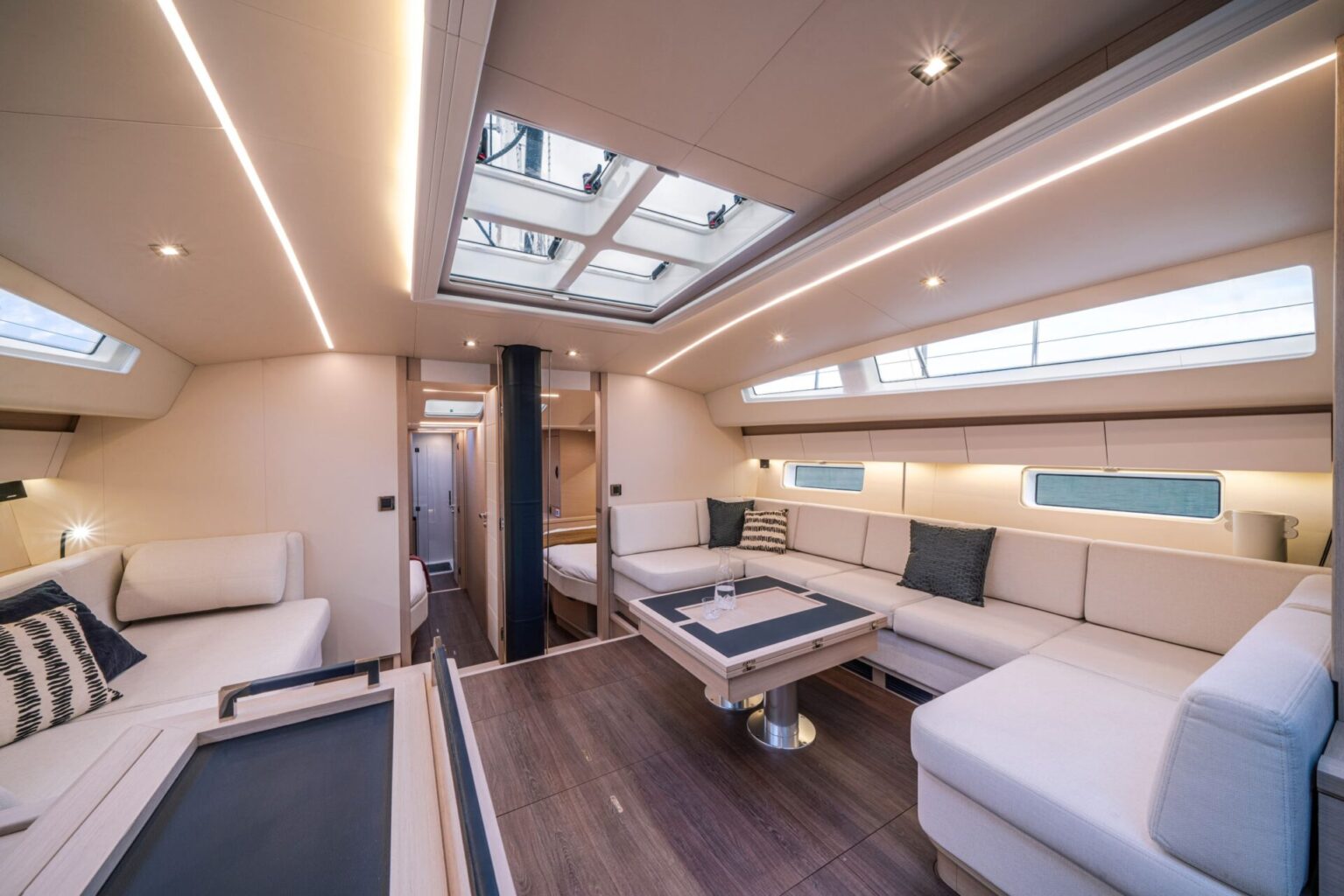 מפרשית JEANNEAU YACHTS 65 - סטרים יאכטות 