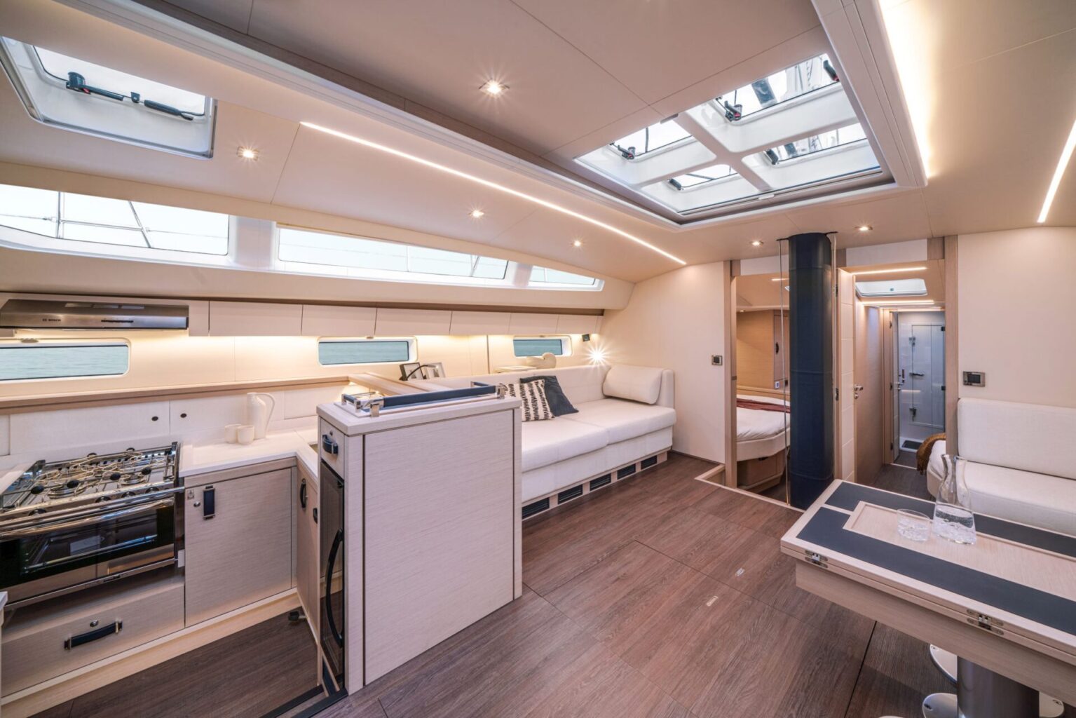 מפרשית JEANNEAU YACHTS 65 - סטרים יאכטות 