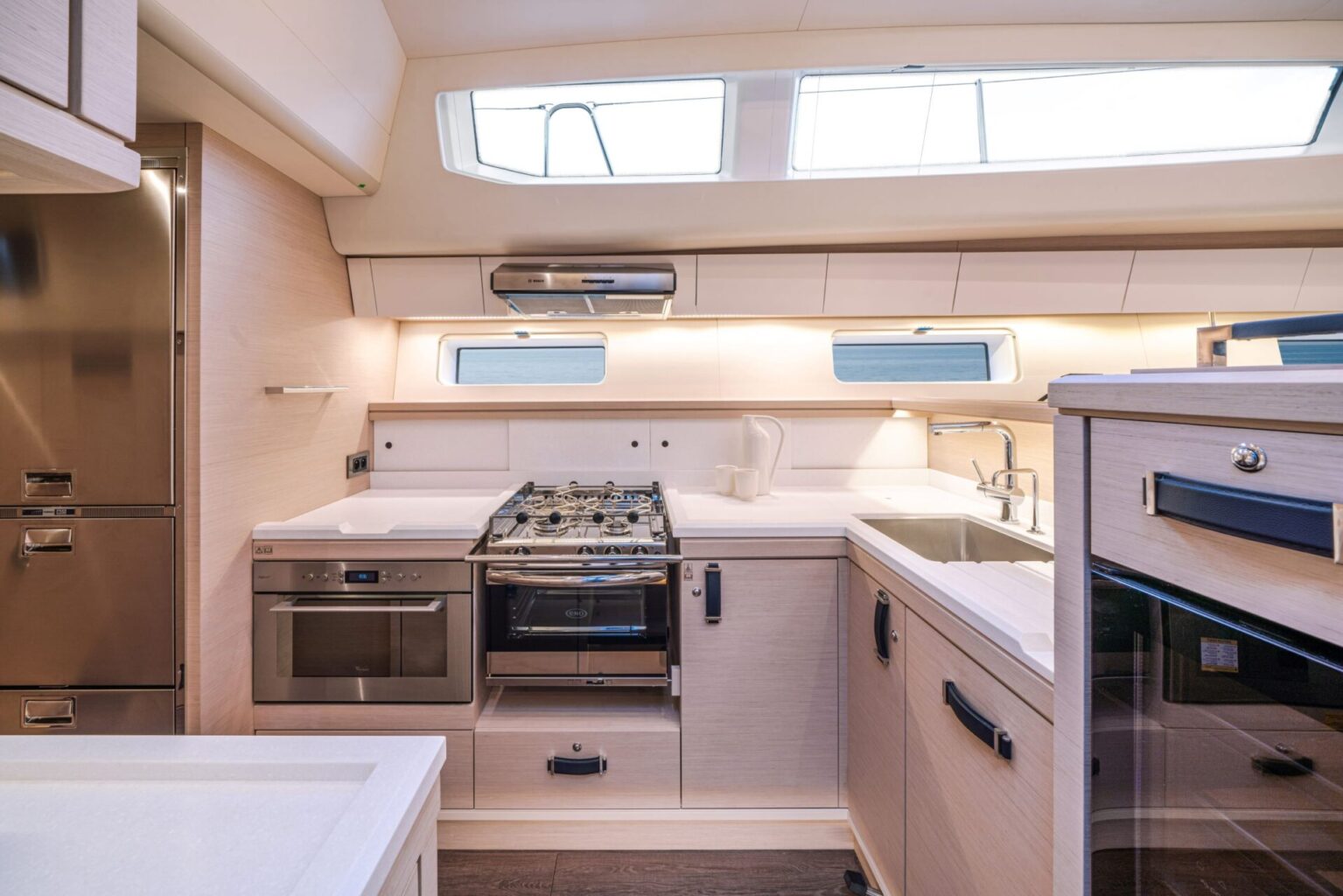מפרשית JEANNEAU YACHTS 65 - סטרים יאכטות 