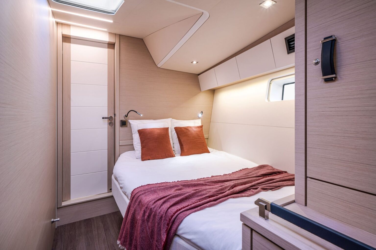 מפרשית JEANNEAU YACHTS 65 - סטרים יאכטות 